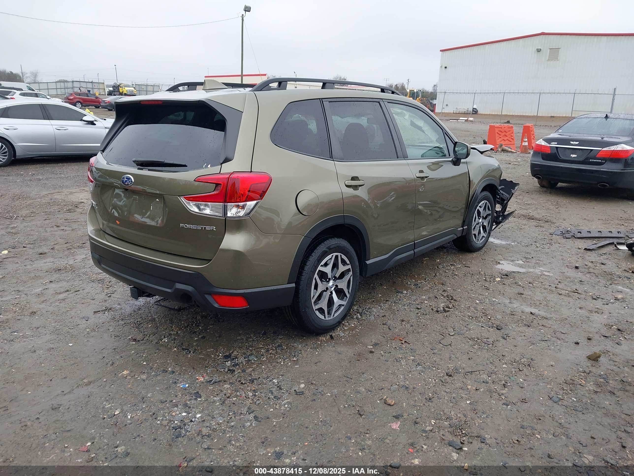 SUBARU FORESTER image 4
