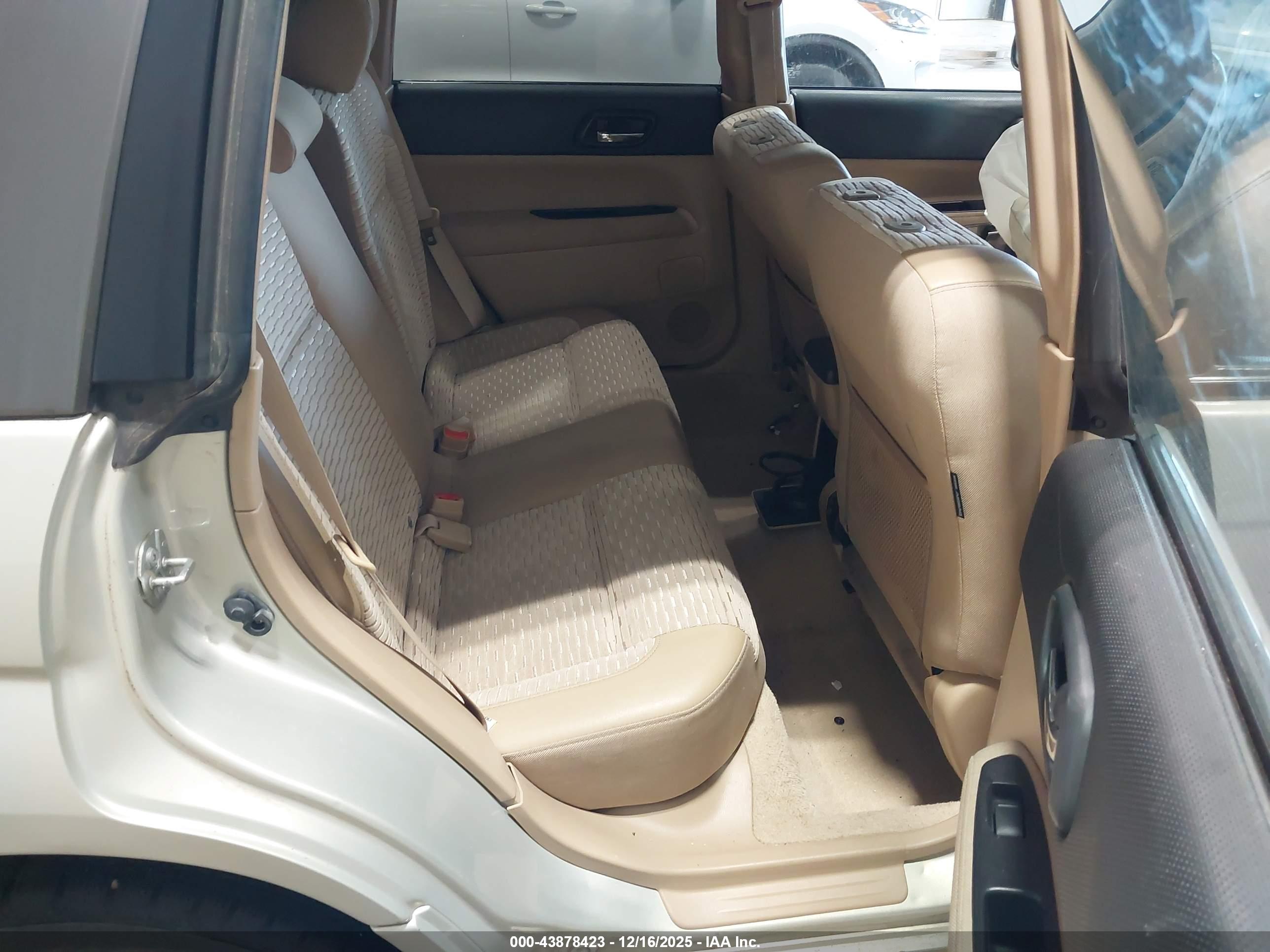 SUBARU FORESTER image 8