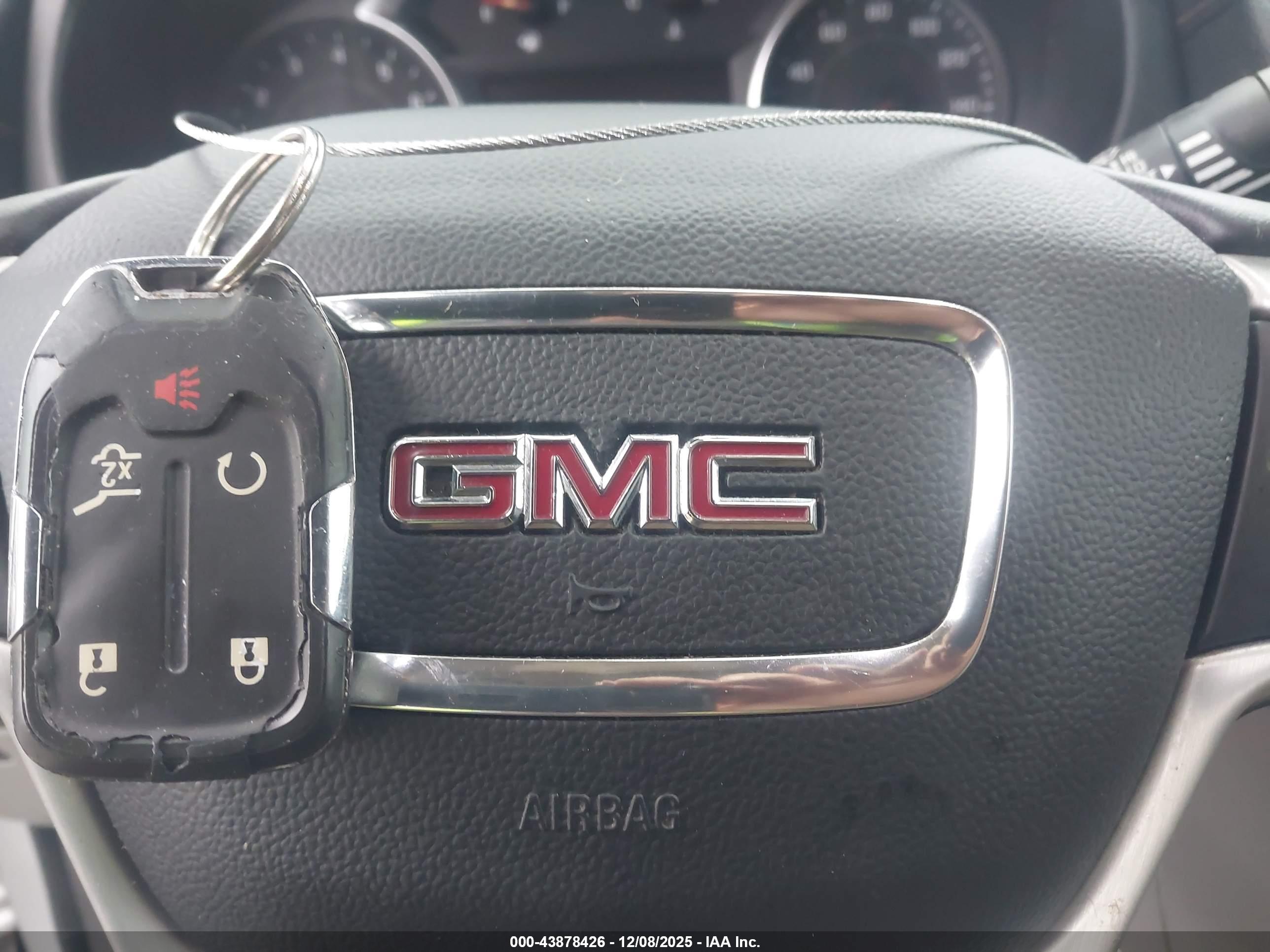 GMC TERRAIN image 11
