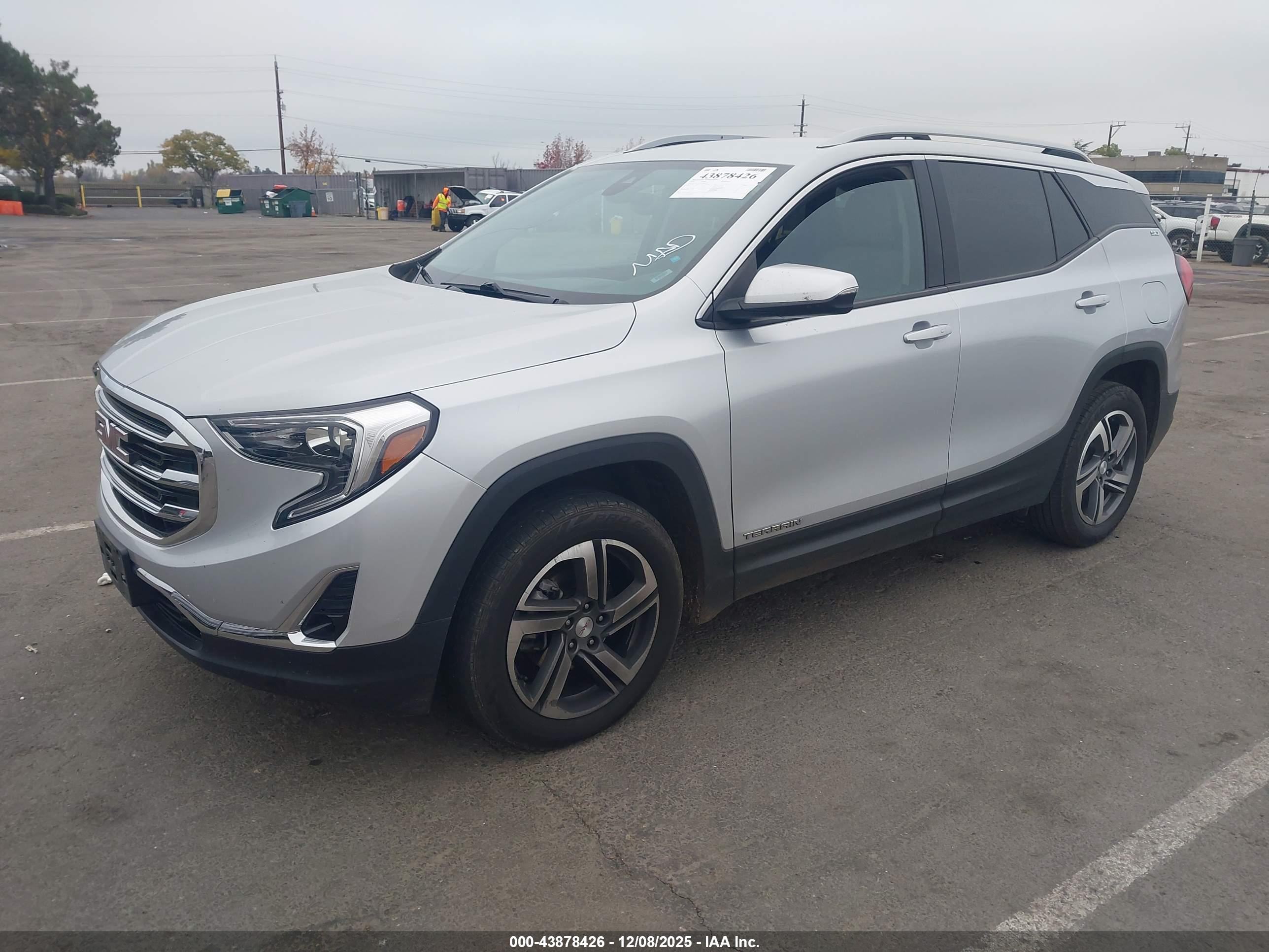 GMC TERRAIN image 2