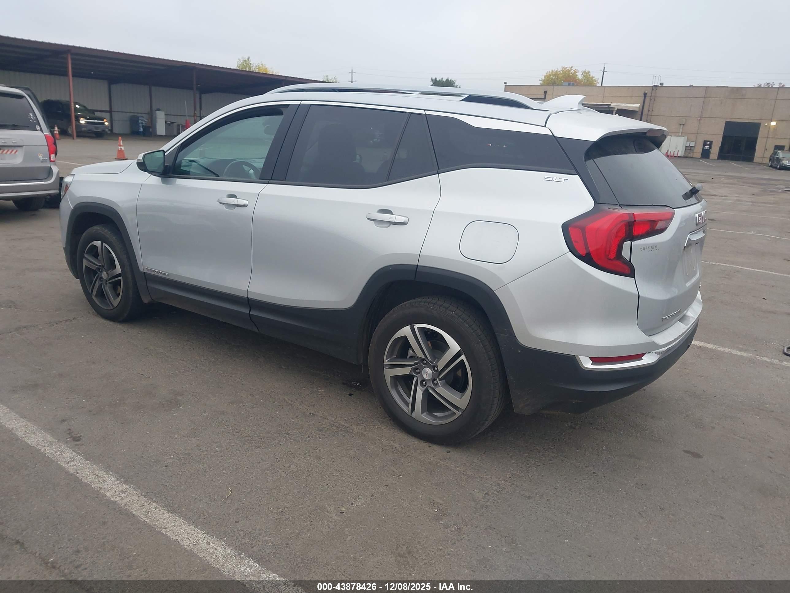 GMC TERRAIN image 3