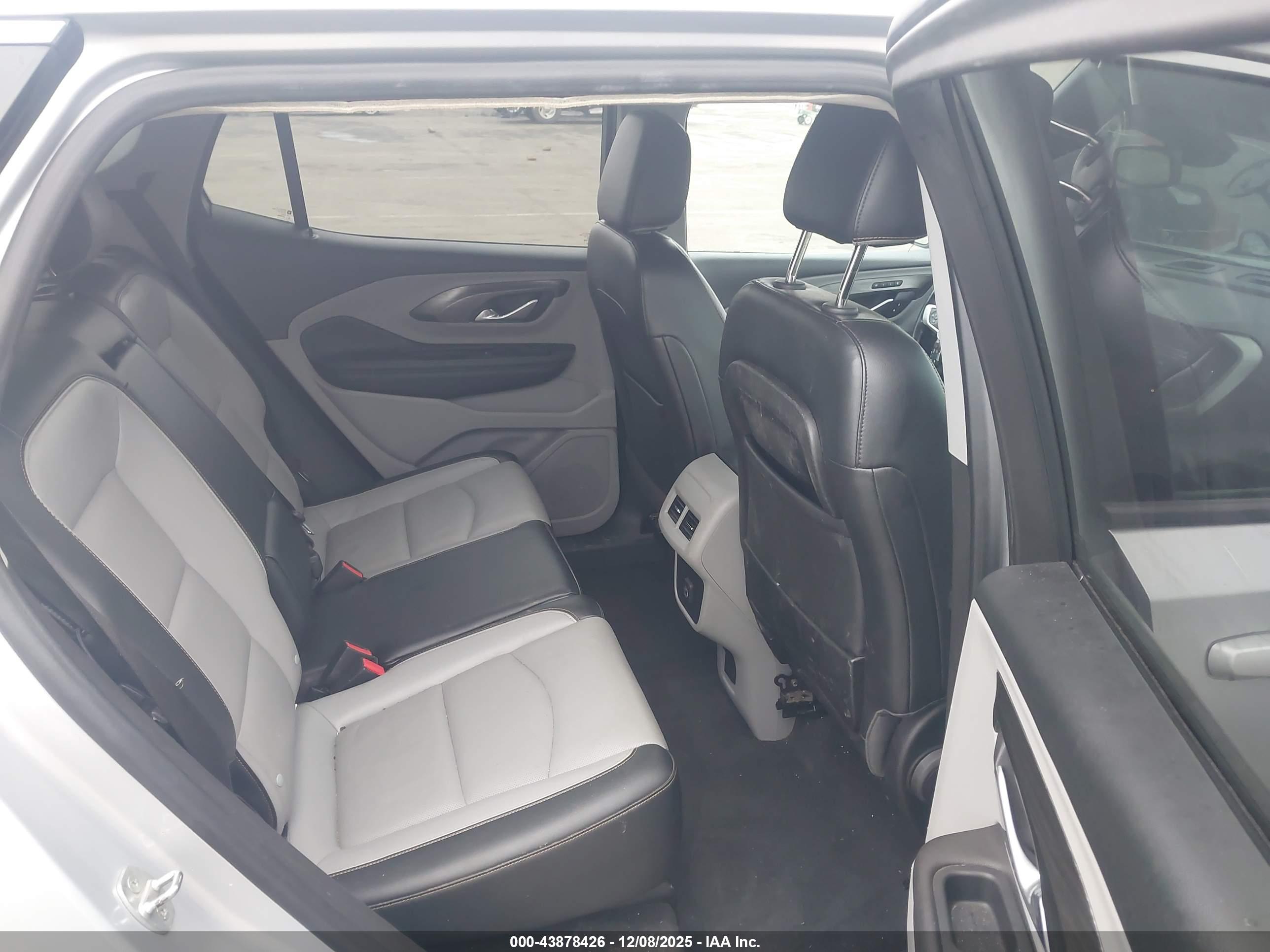 GMC TERRAIN image 8
