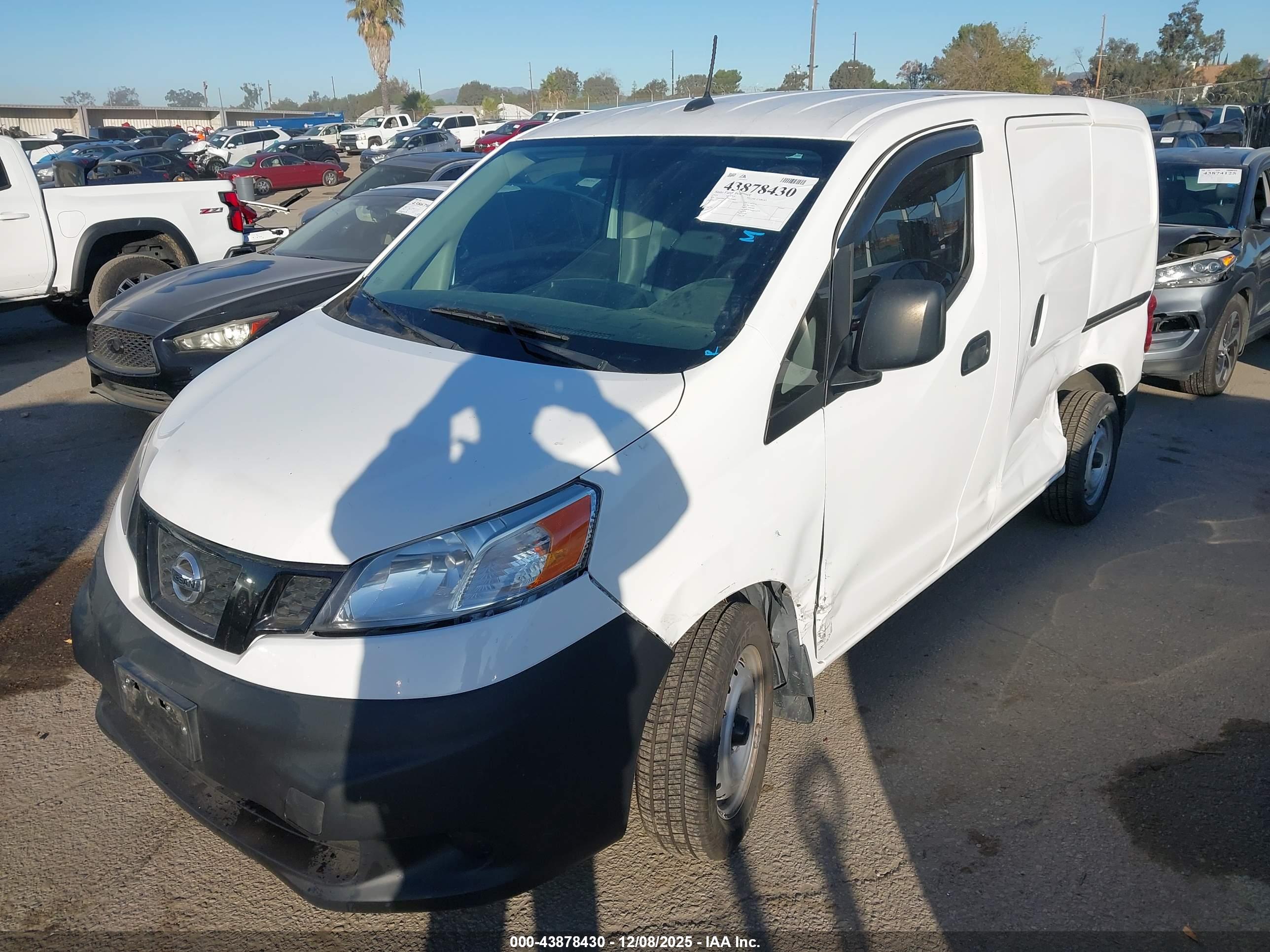 NISSAN NV200 image 2