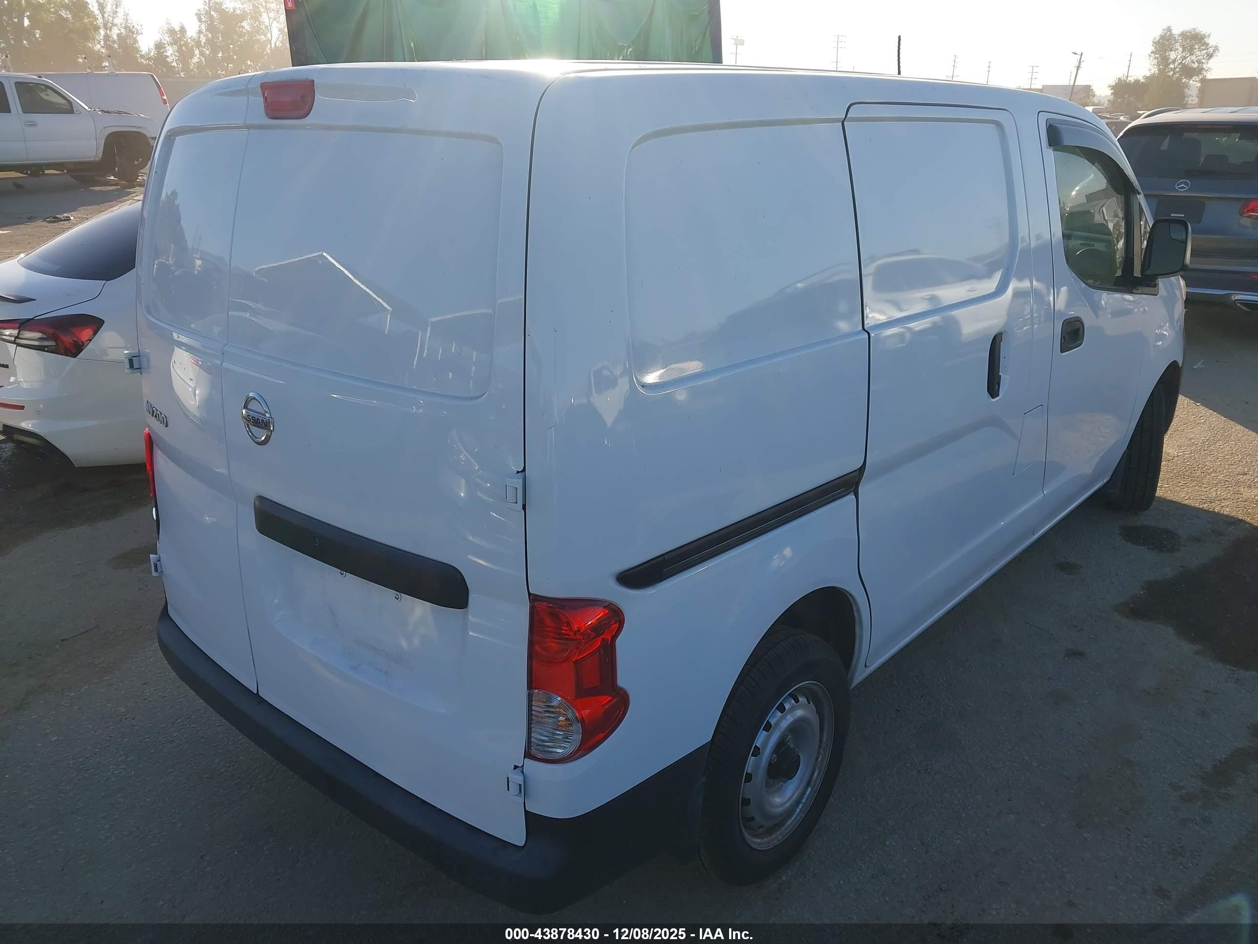 NISSAN NV200 image 4