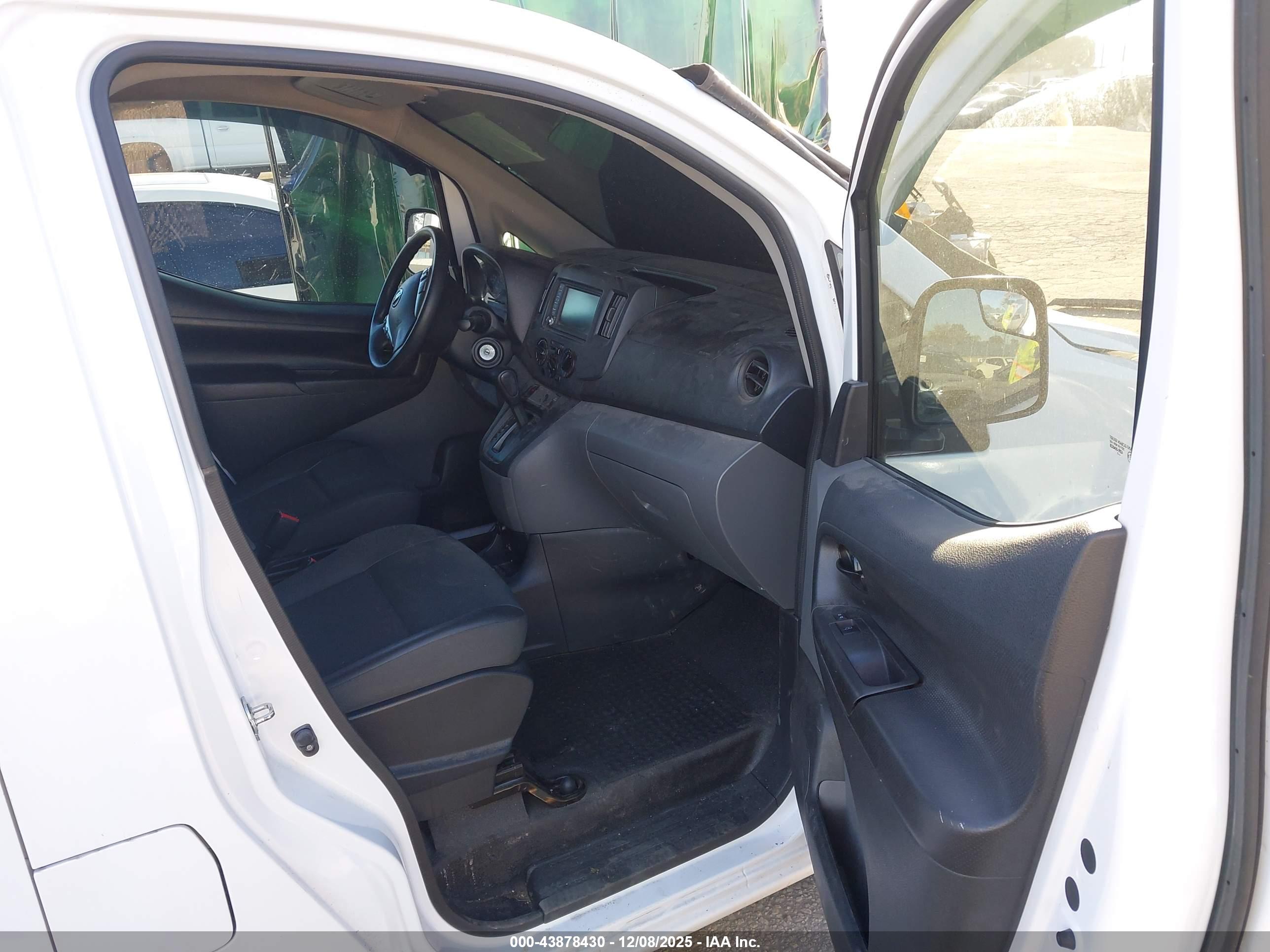 NISSAN NV200 image 5