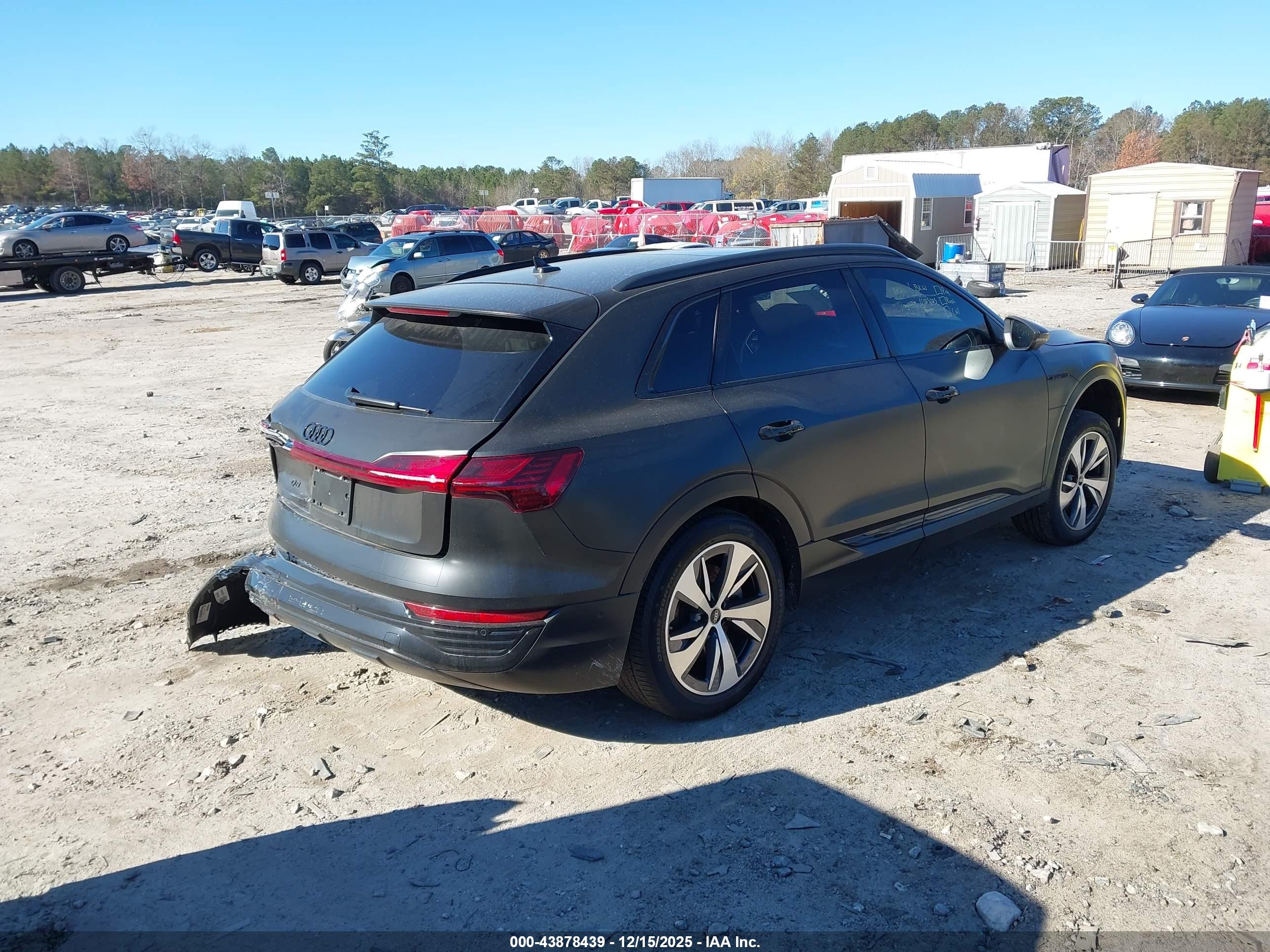 AUDI Q8 image 4