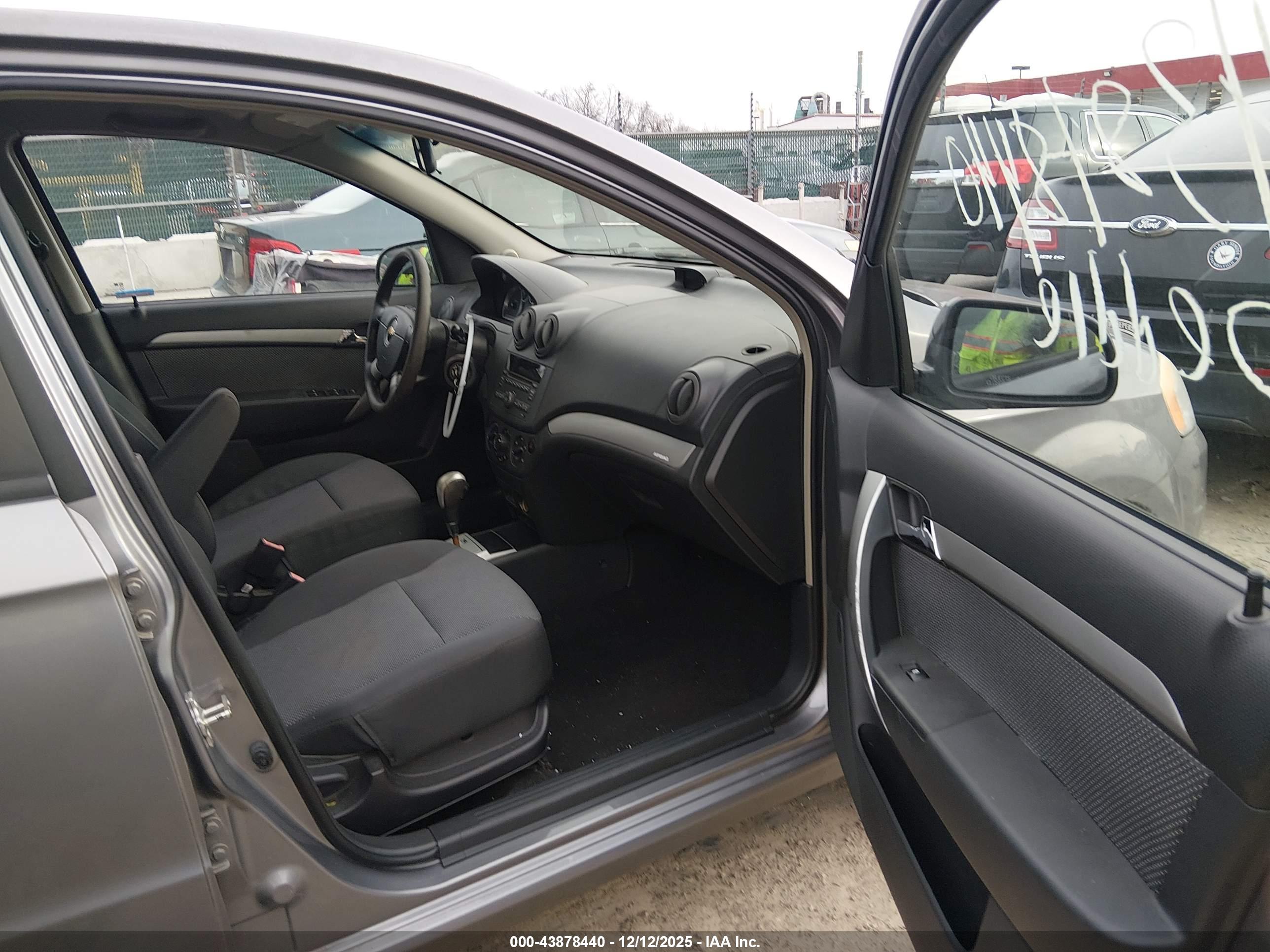 CHEVROLET AVEO image 5