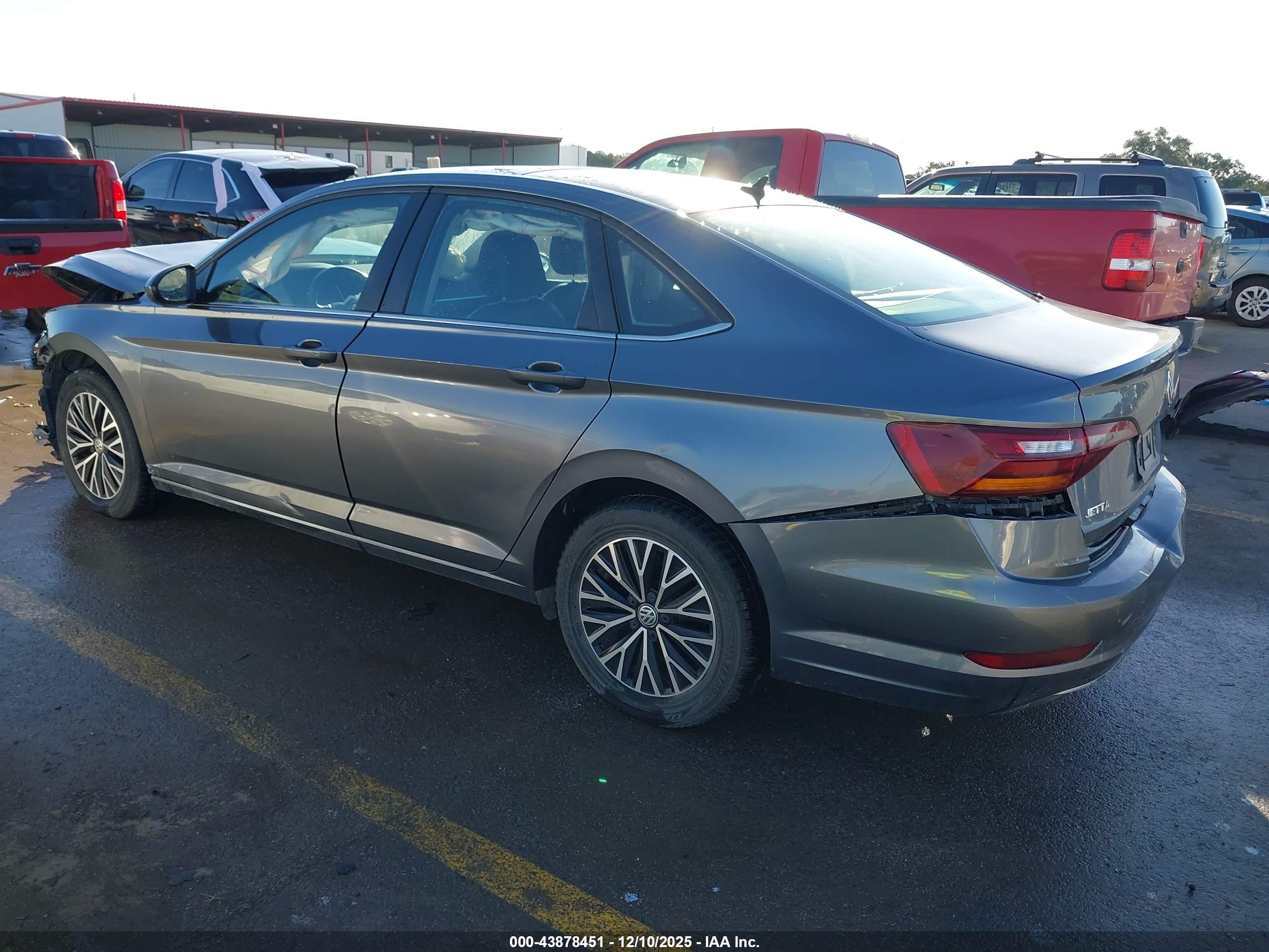 VOLKSWAGEN JETTA image 3