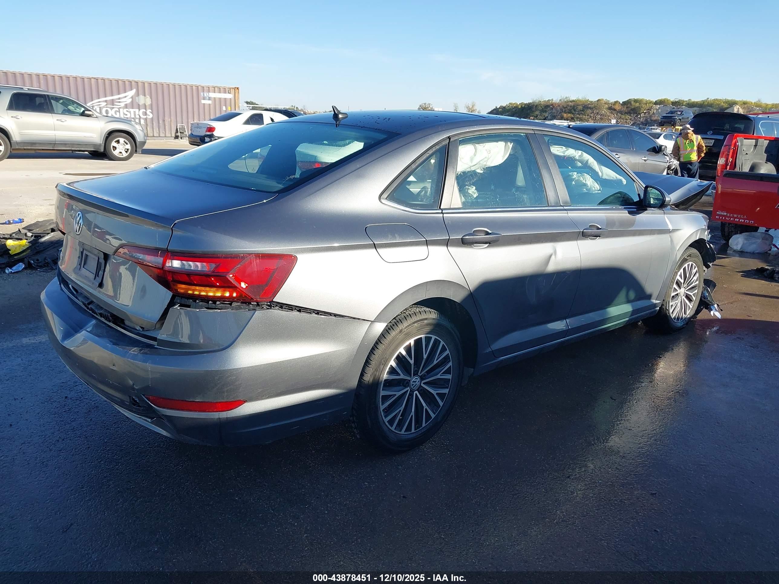 VOLKSWAGEN JETTA image 4