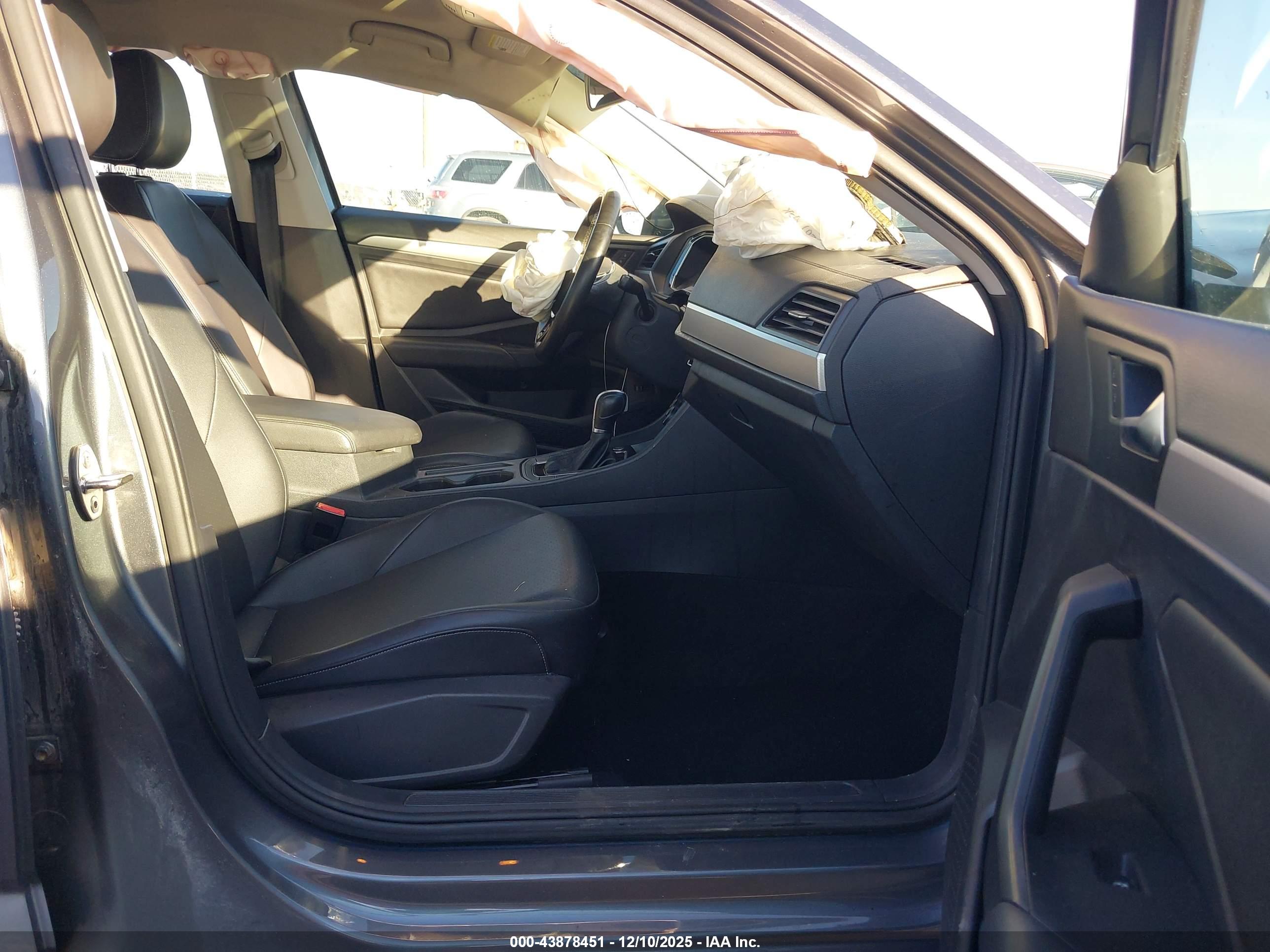 VOLKSWAGEN JETTA image 5