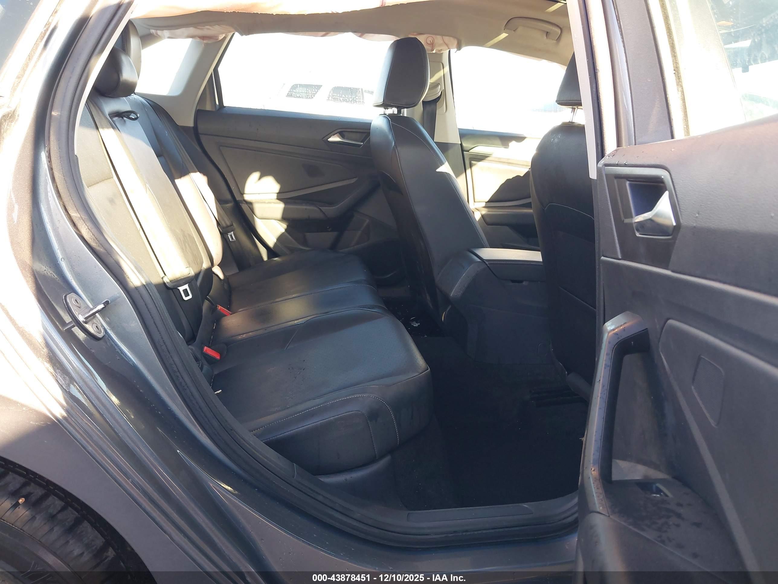 VOLKSWAGEN JETTA image 8