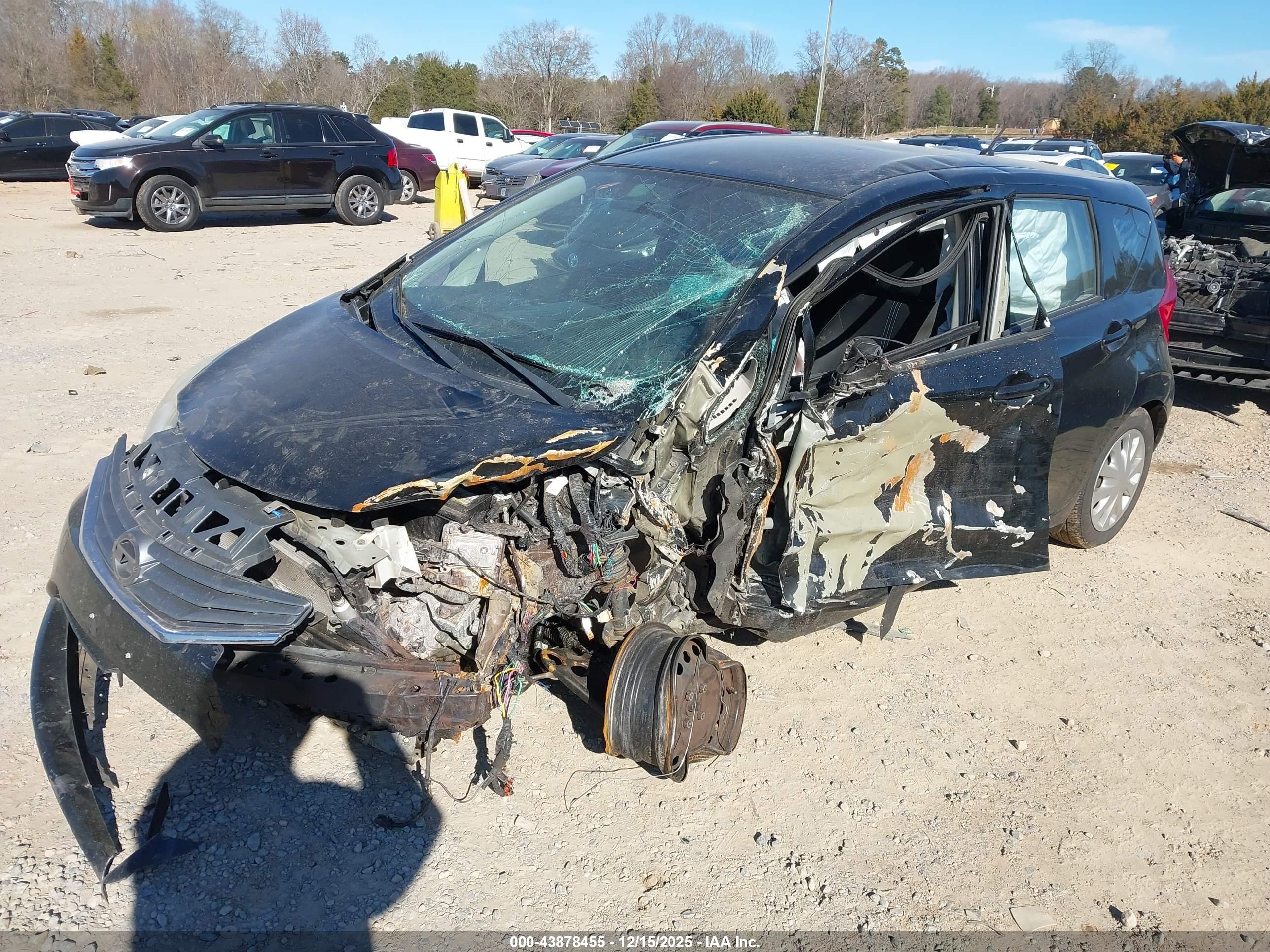 NISSAN VERSA image 2