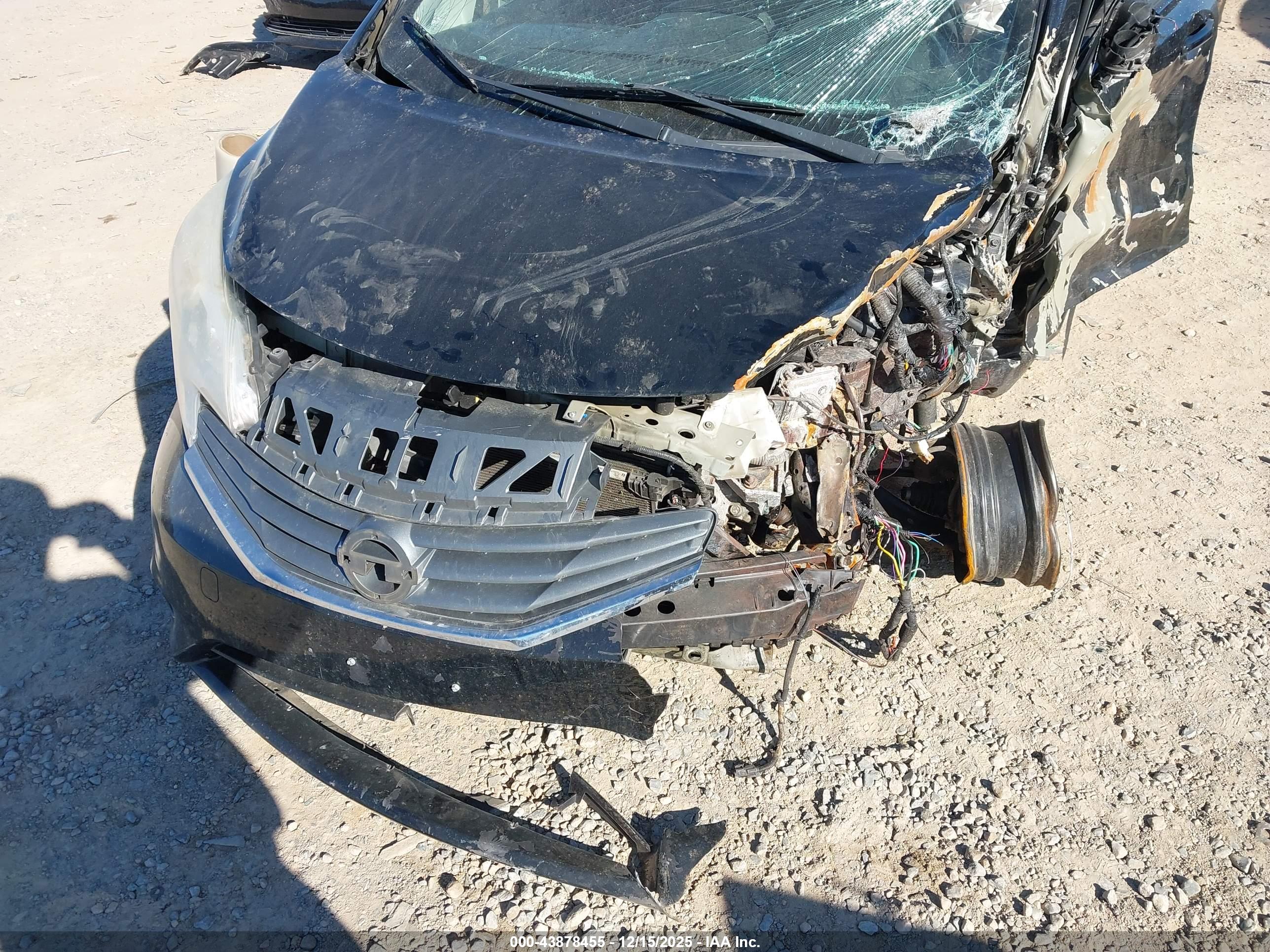 NISSAN VERSA image 6