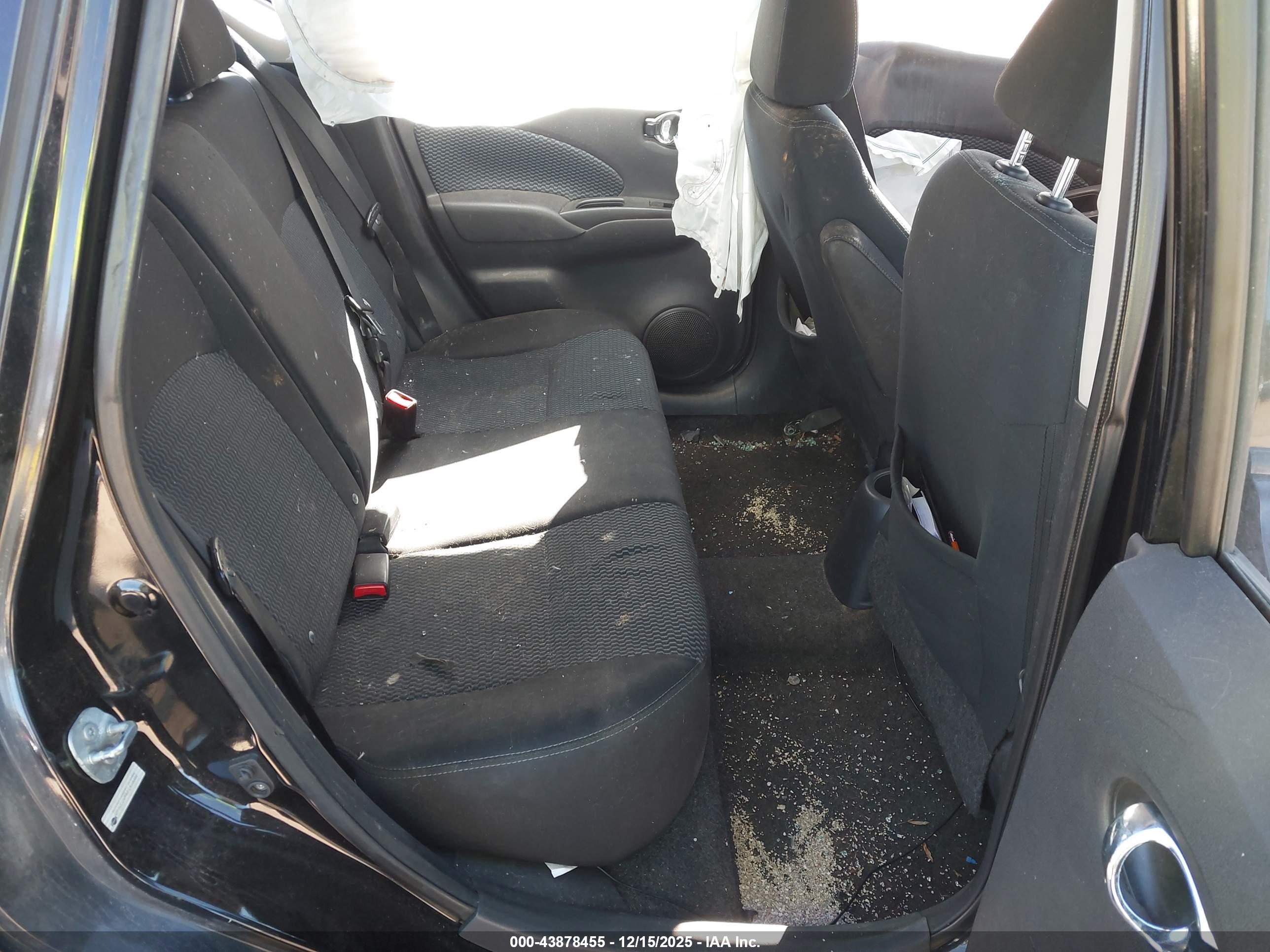 NISSAN VERSA image 8