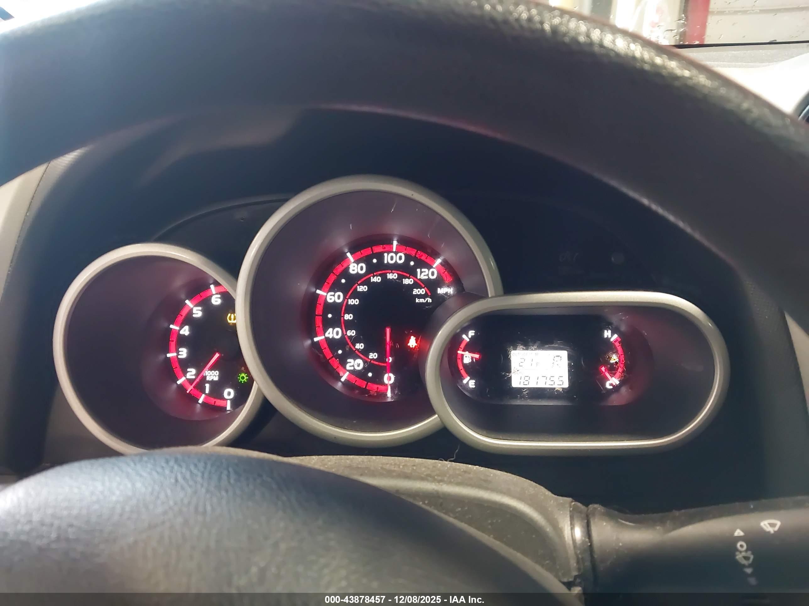 PONTIAC VIBE image 7