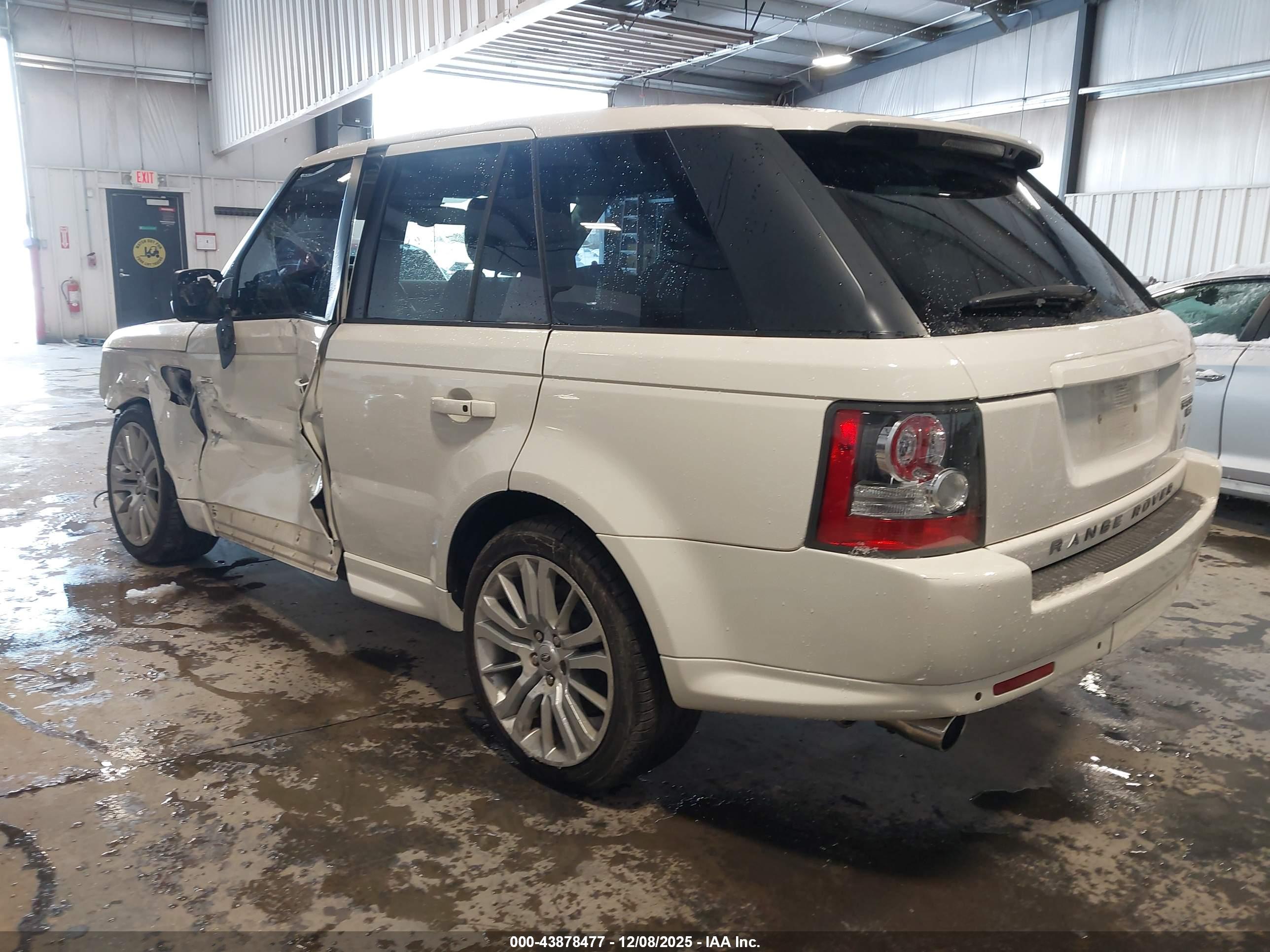 LAND ROVER image 3