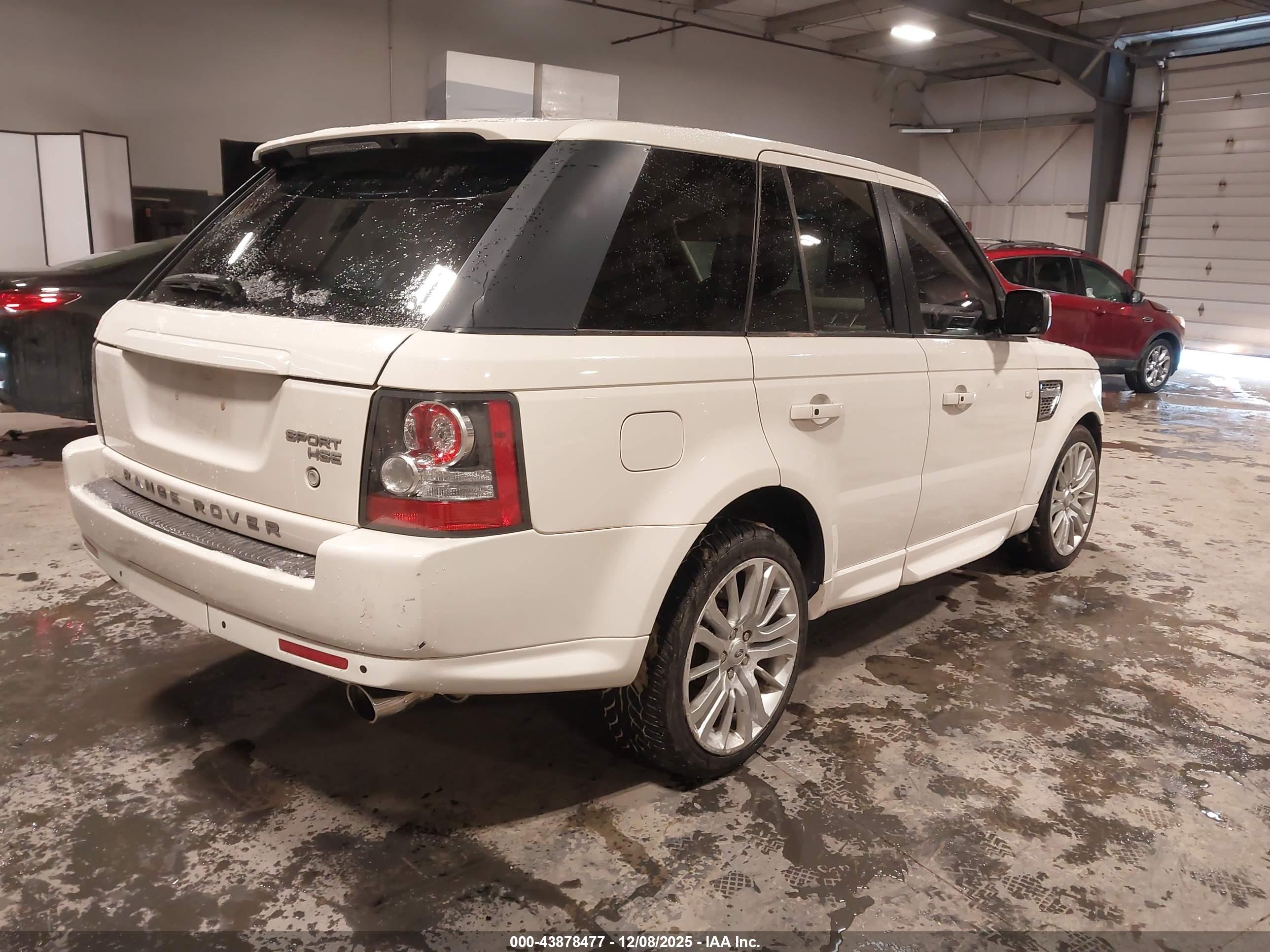 LAND ROVER image 4