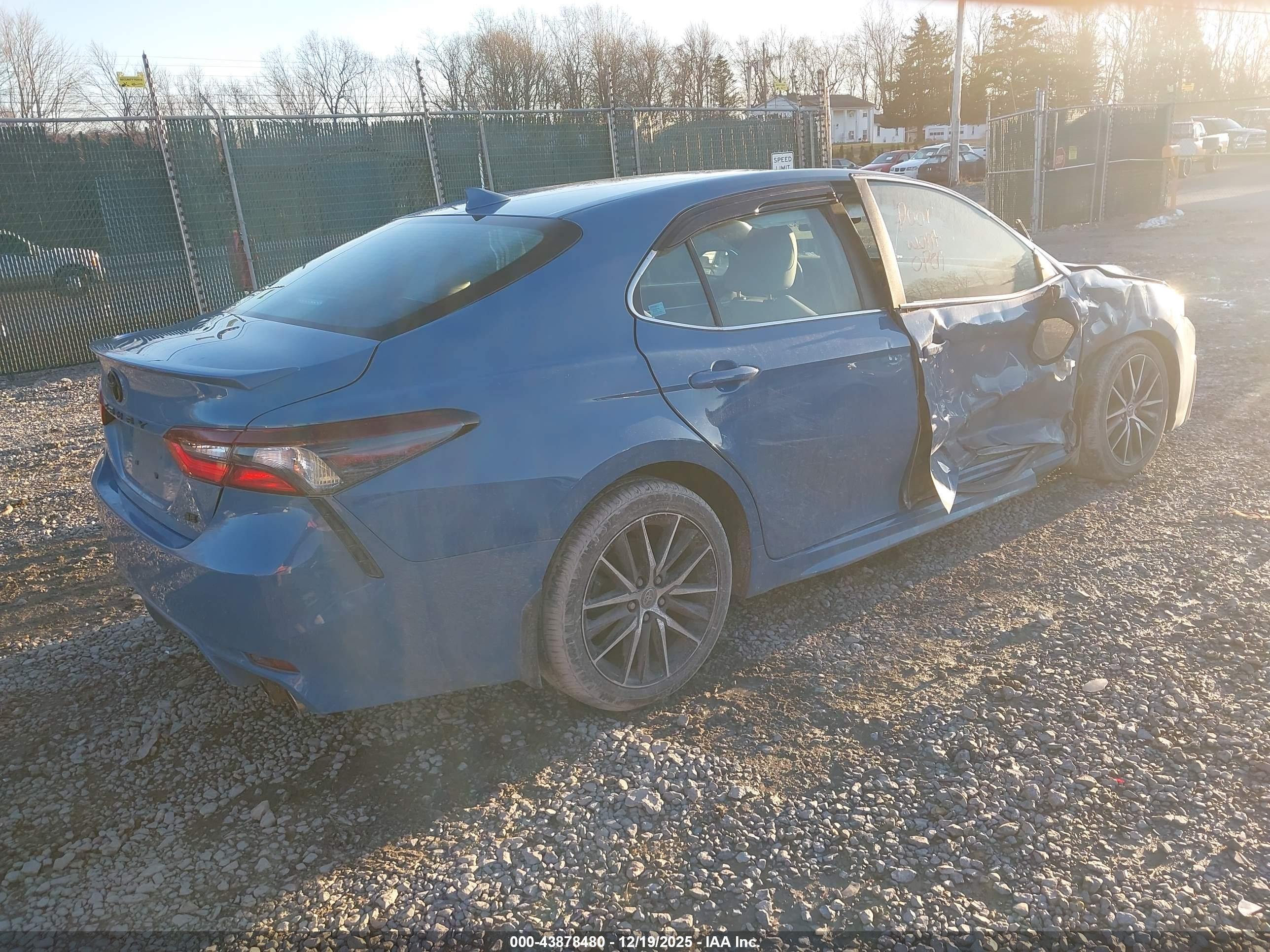 TOYOTA CAMRY image 4