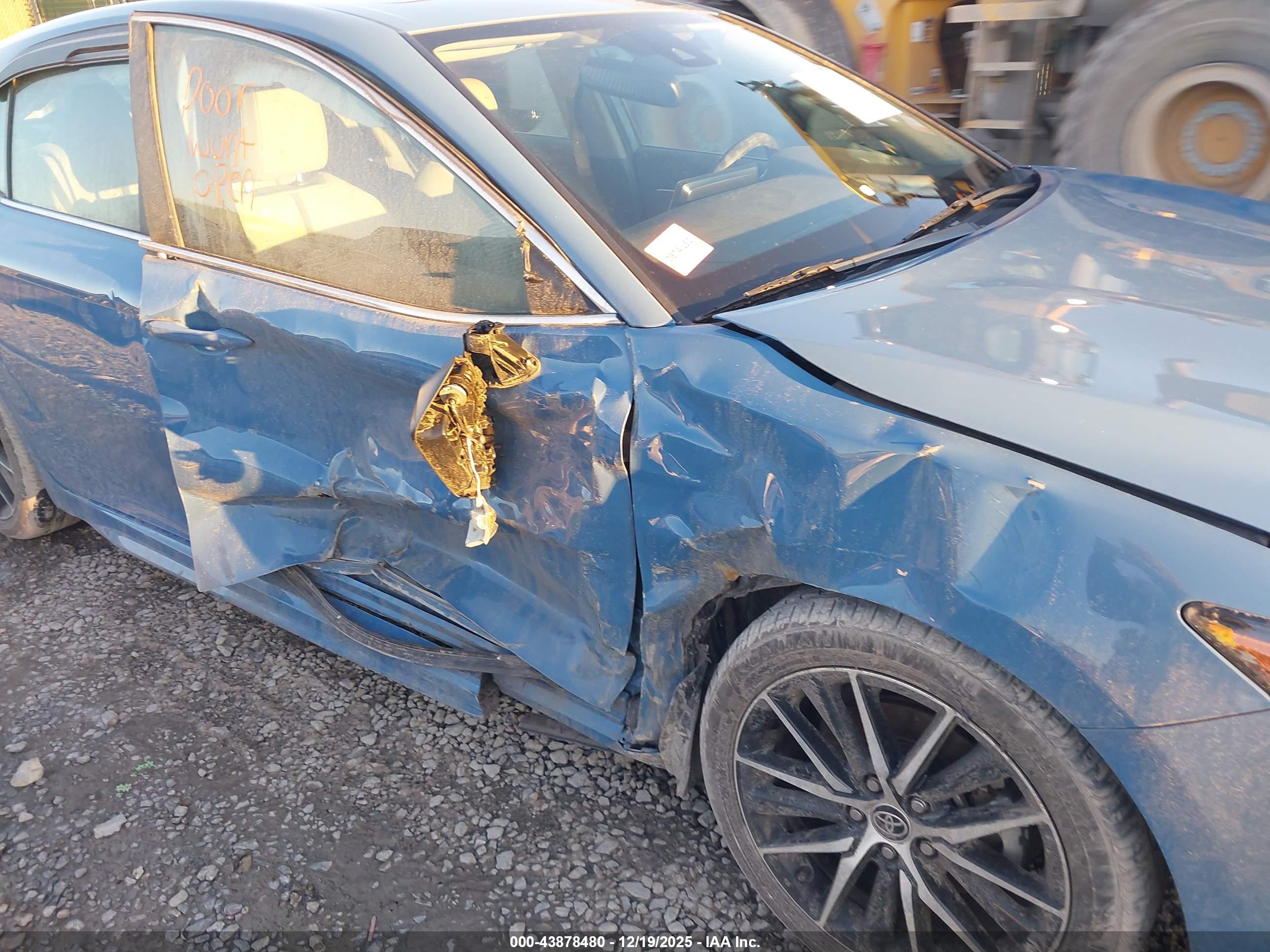 TOYOTA CAMRY image 6