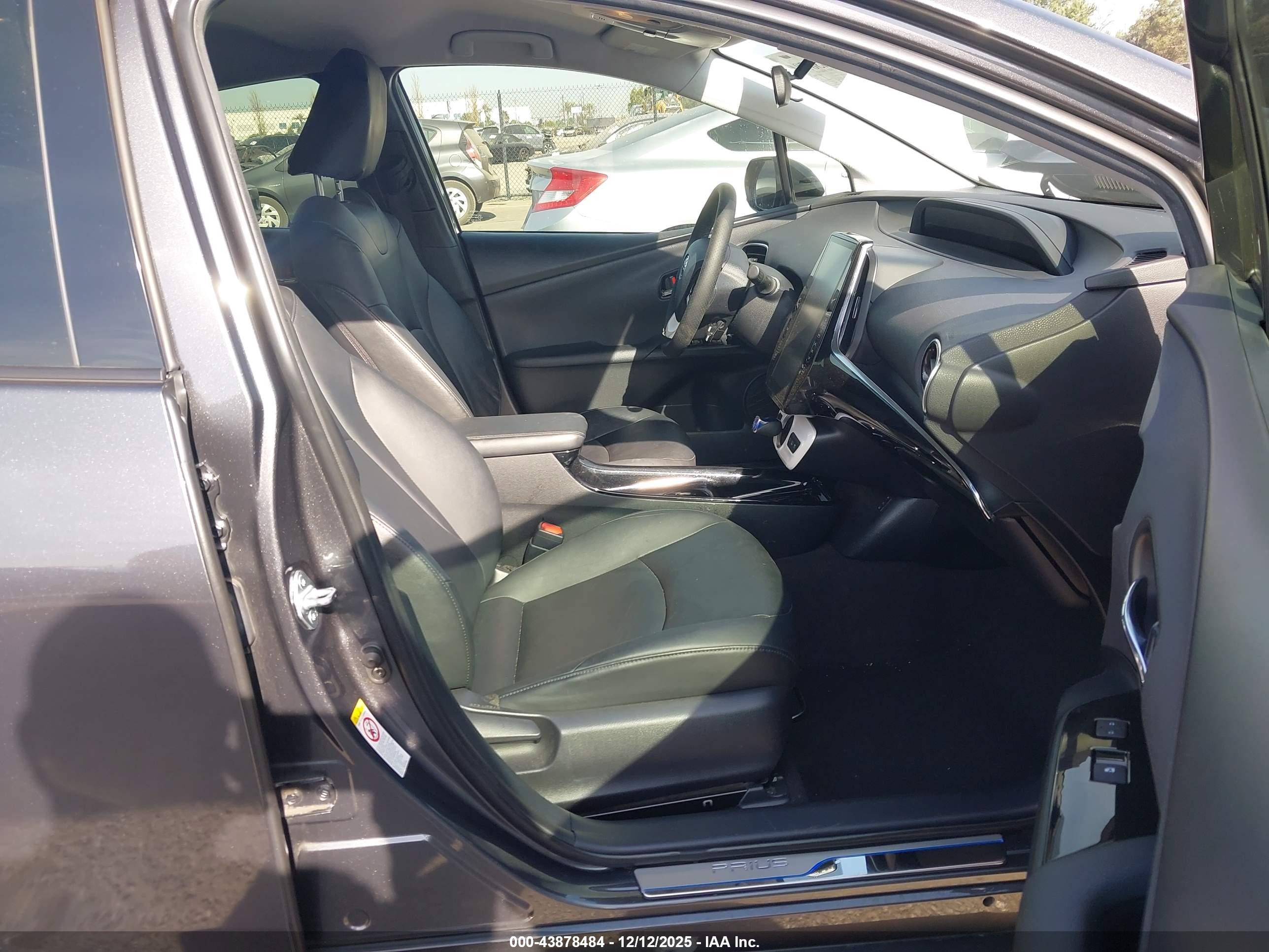 TOYOTA PRIUS image 5
