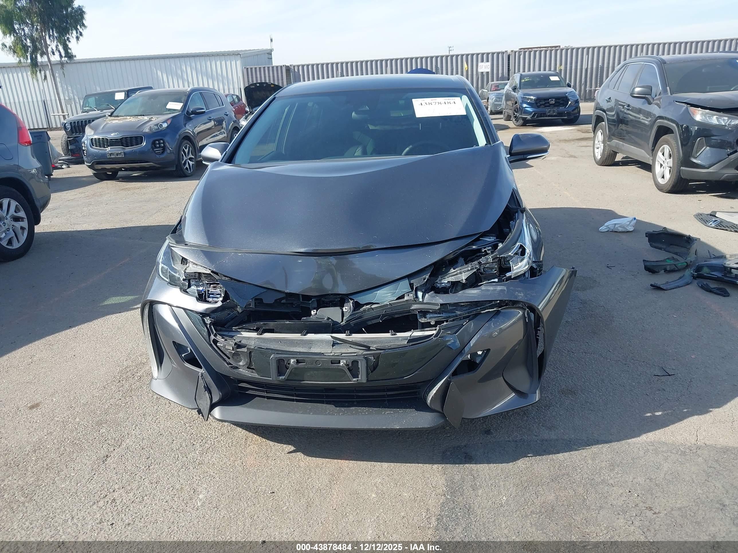 TOYOTA PRIUS image 6
