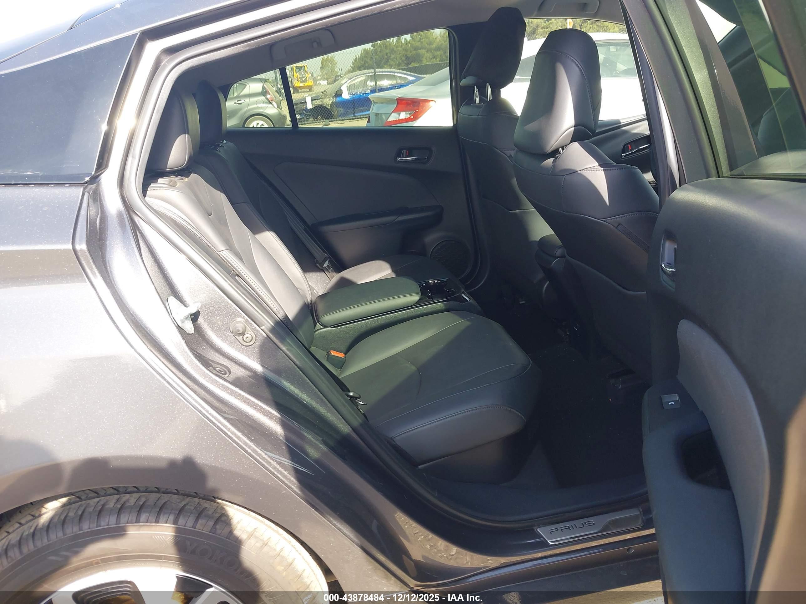 TOYOTA PRIUS image 8