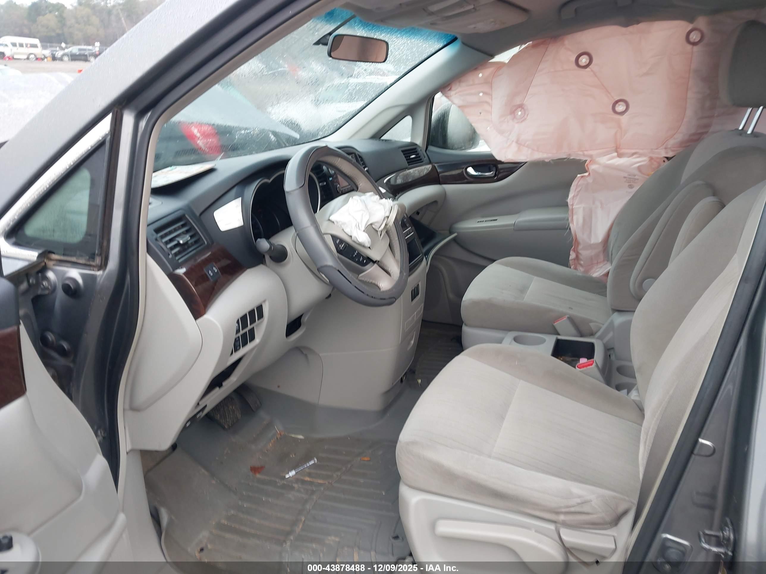 NISSAN QUEST image 5