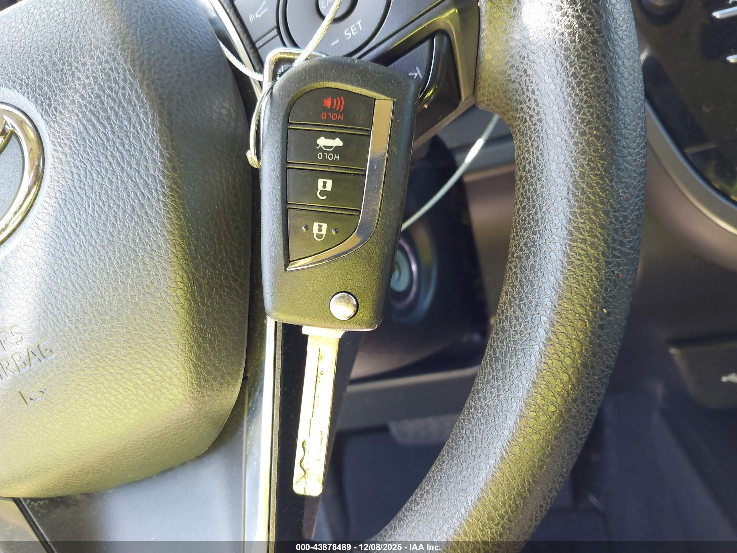 TOYOTA CAMRY image 11