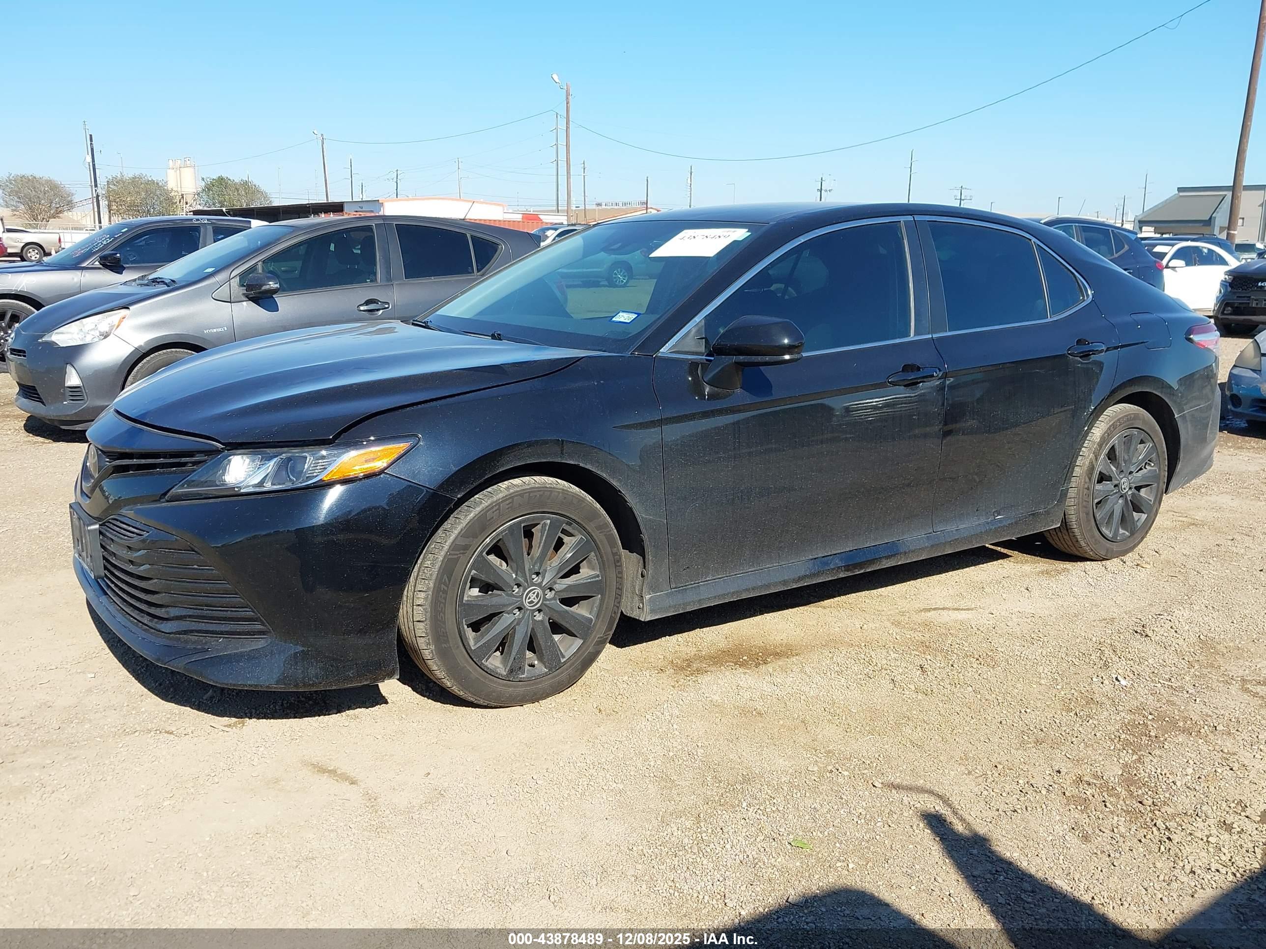 TOYOTA CAMRY image 2