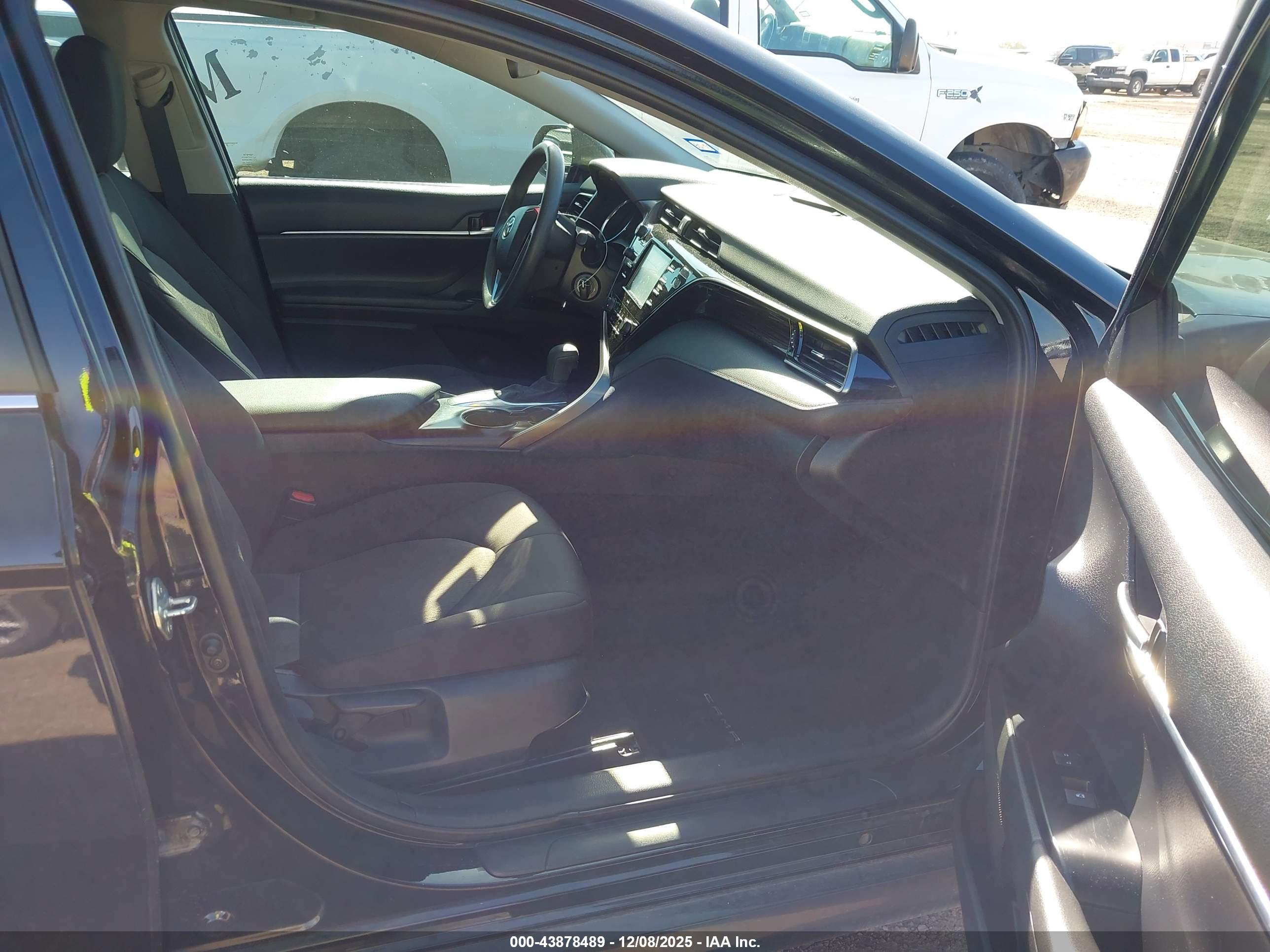 TOYOTA CAMRY image 5