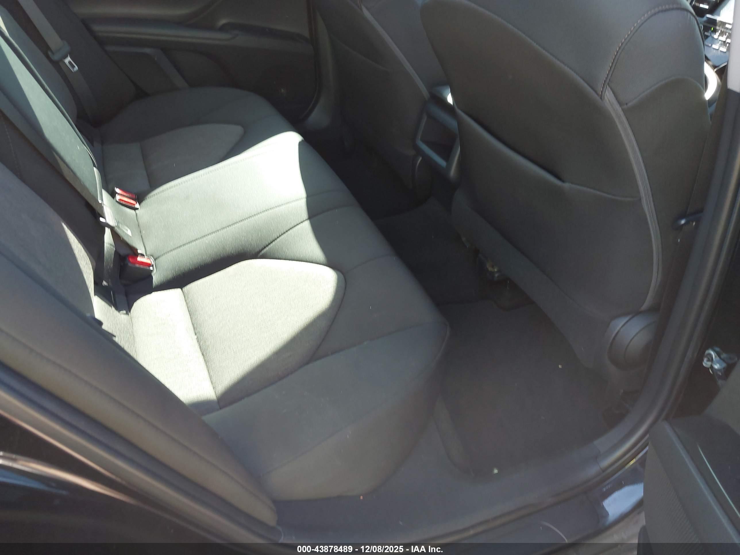 TOYOTA CAMRY image 8