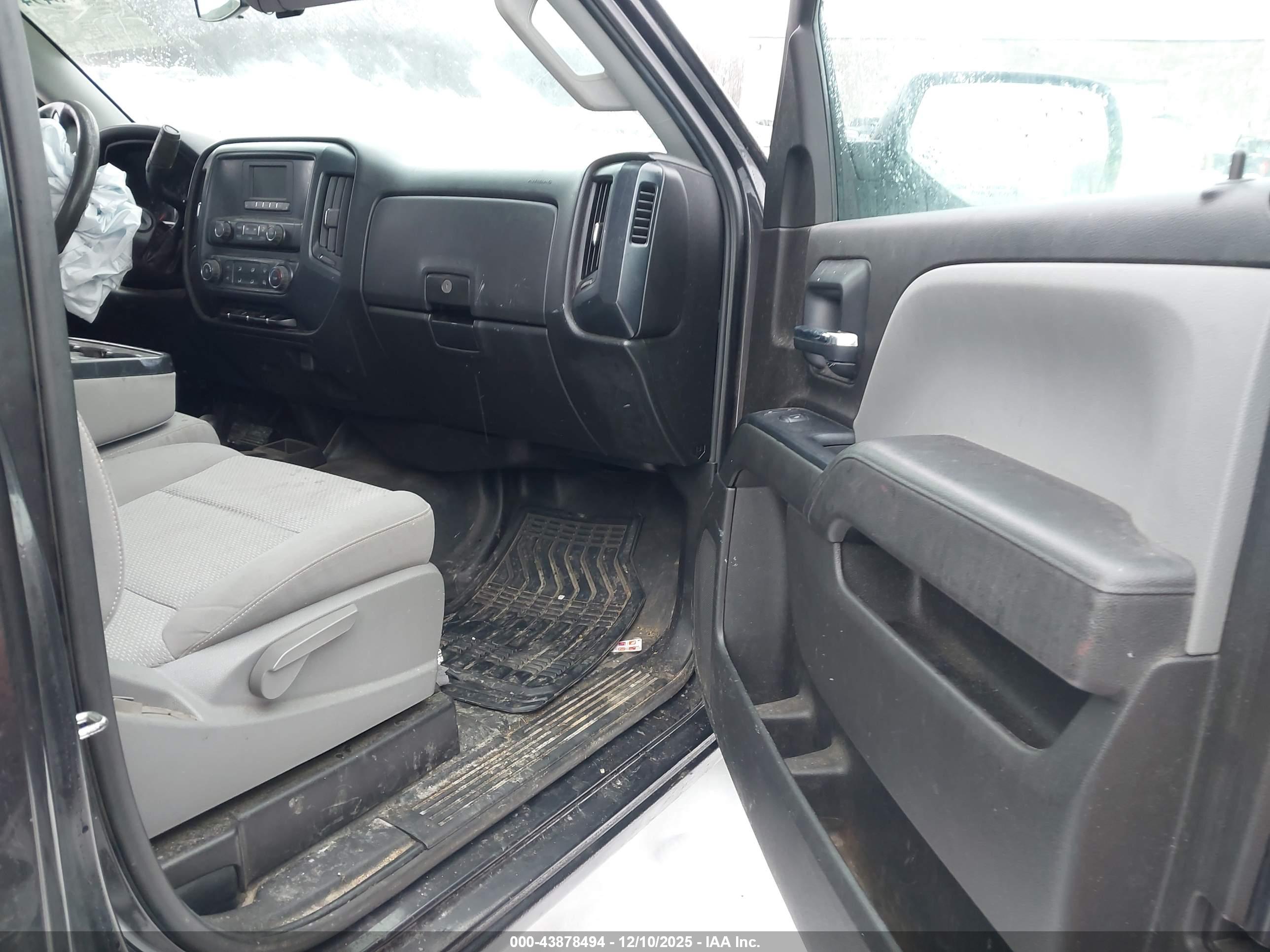 CHEVROLET SILVERADO image 5