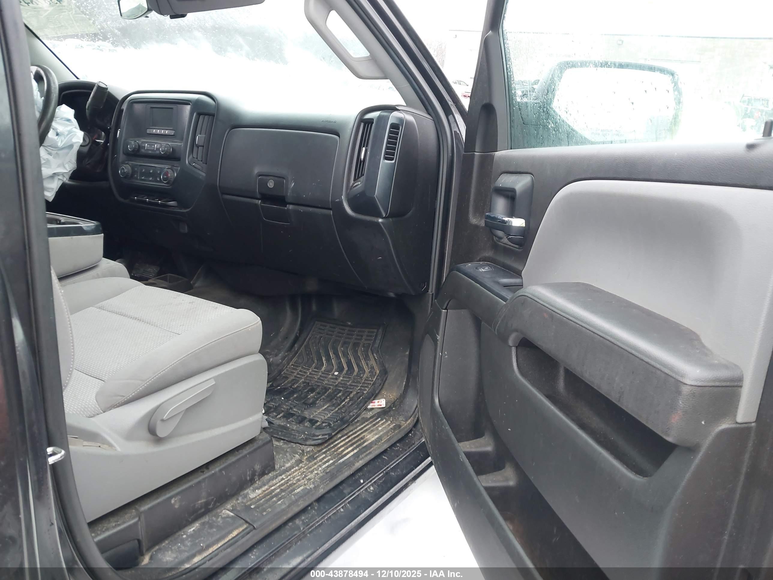 CHEVROLET SILVERADO image 8