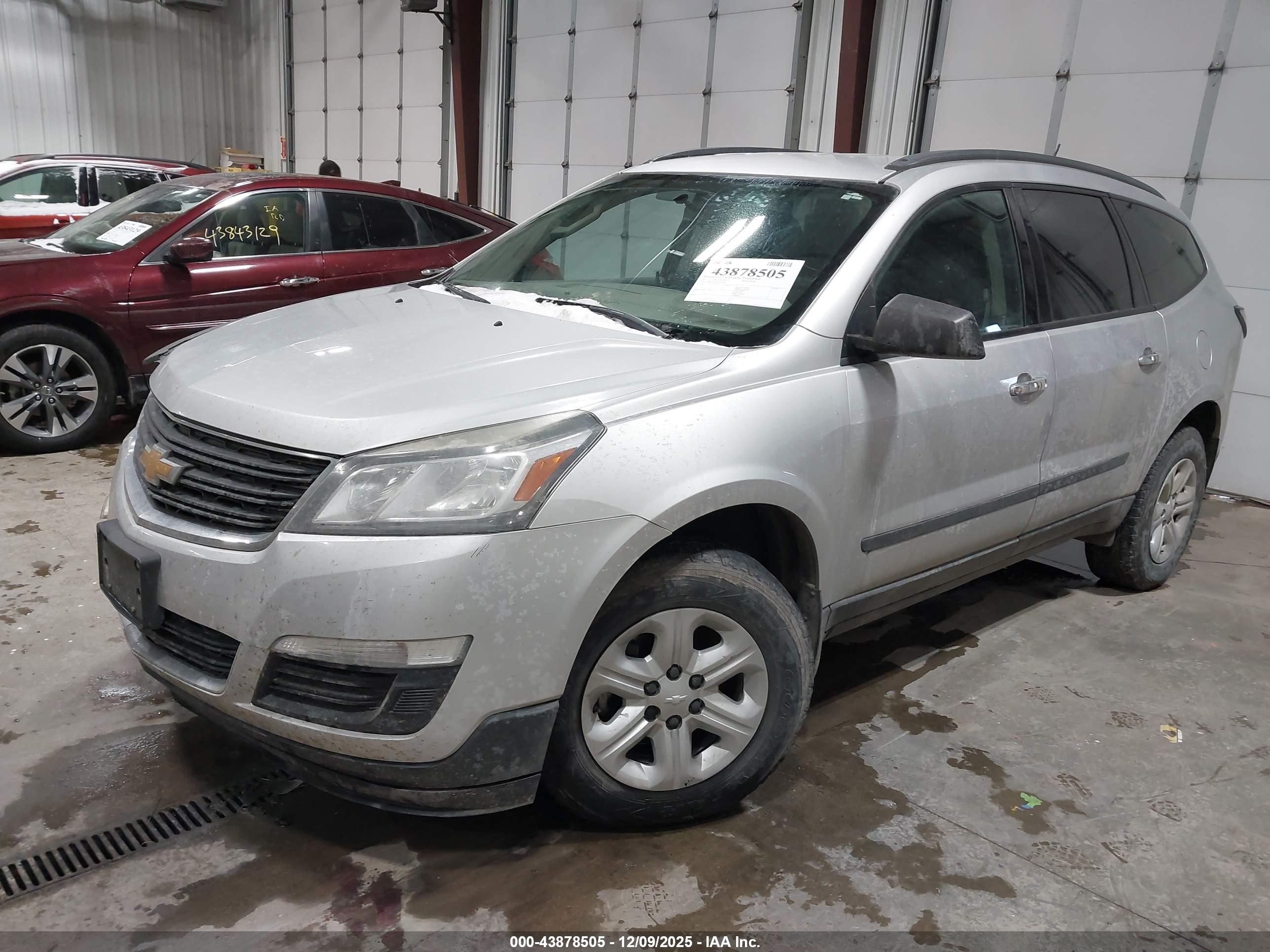 CHEVROLET TRAVERSE image 2