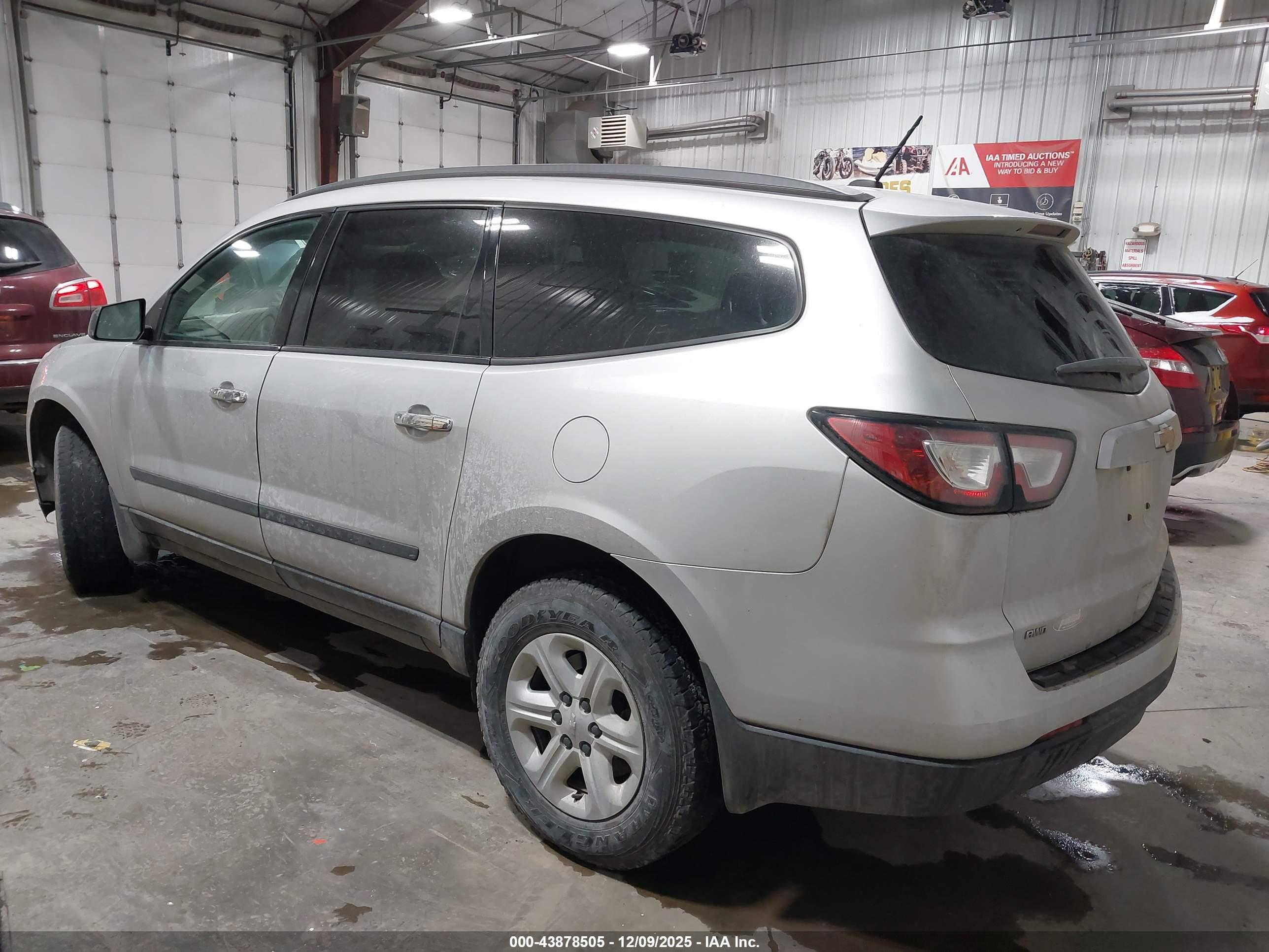 CHEVROLET TRAVERSE image 3