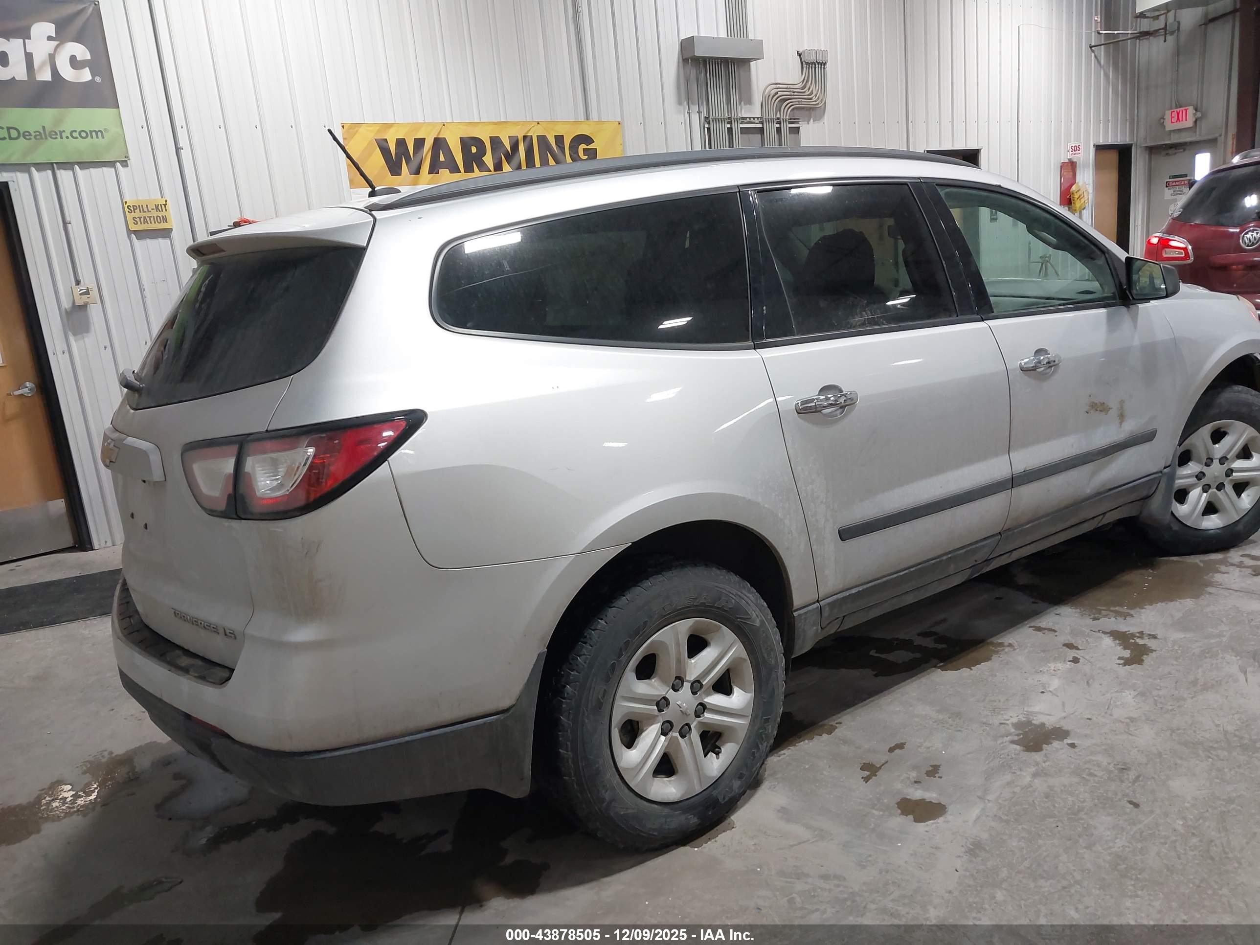 CHEVROLET TRAVERSE image 4