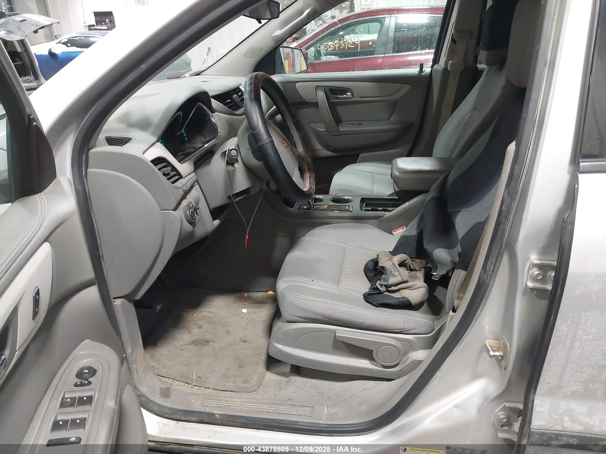 CHEVROLET TRAVERSE image 5