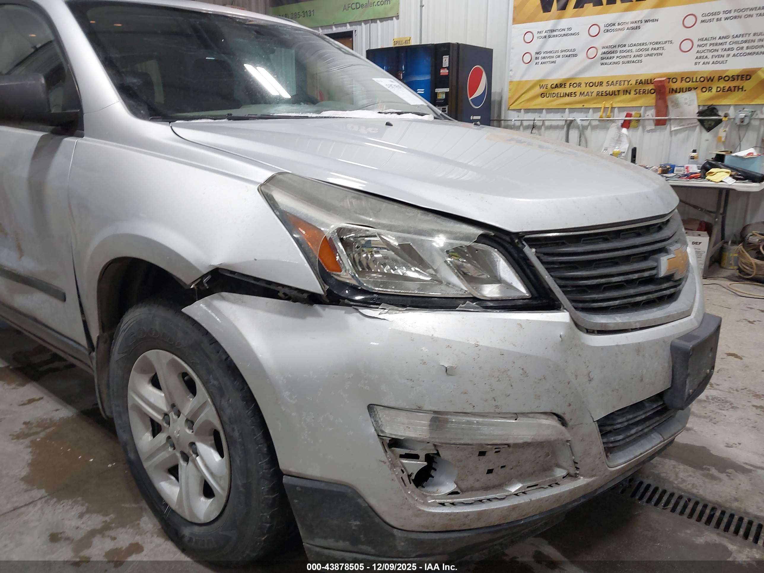 CHEVROLET TRAVERSE image 6