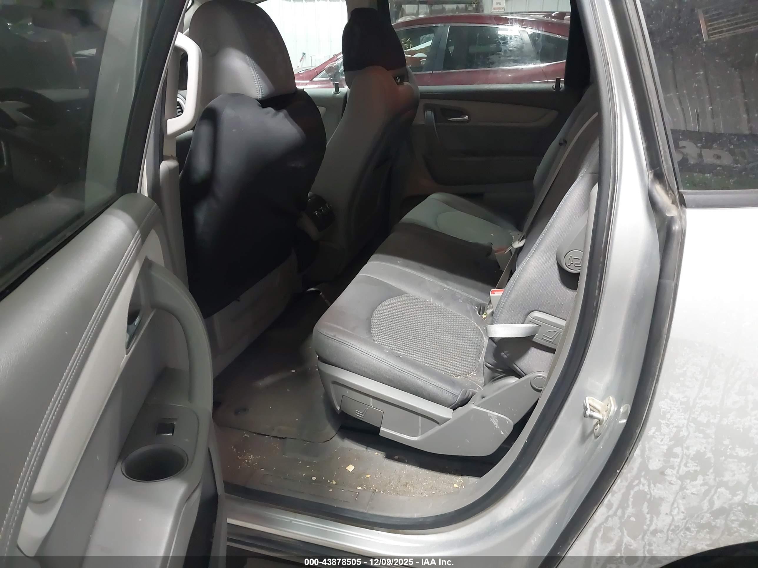 CHEVROLET TRAVERSE image 8
