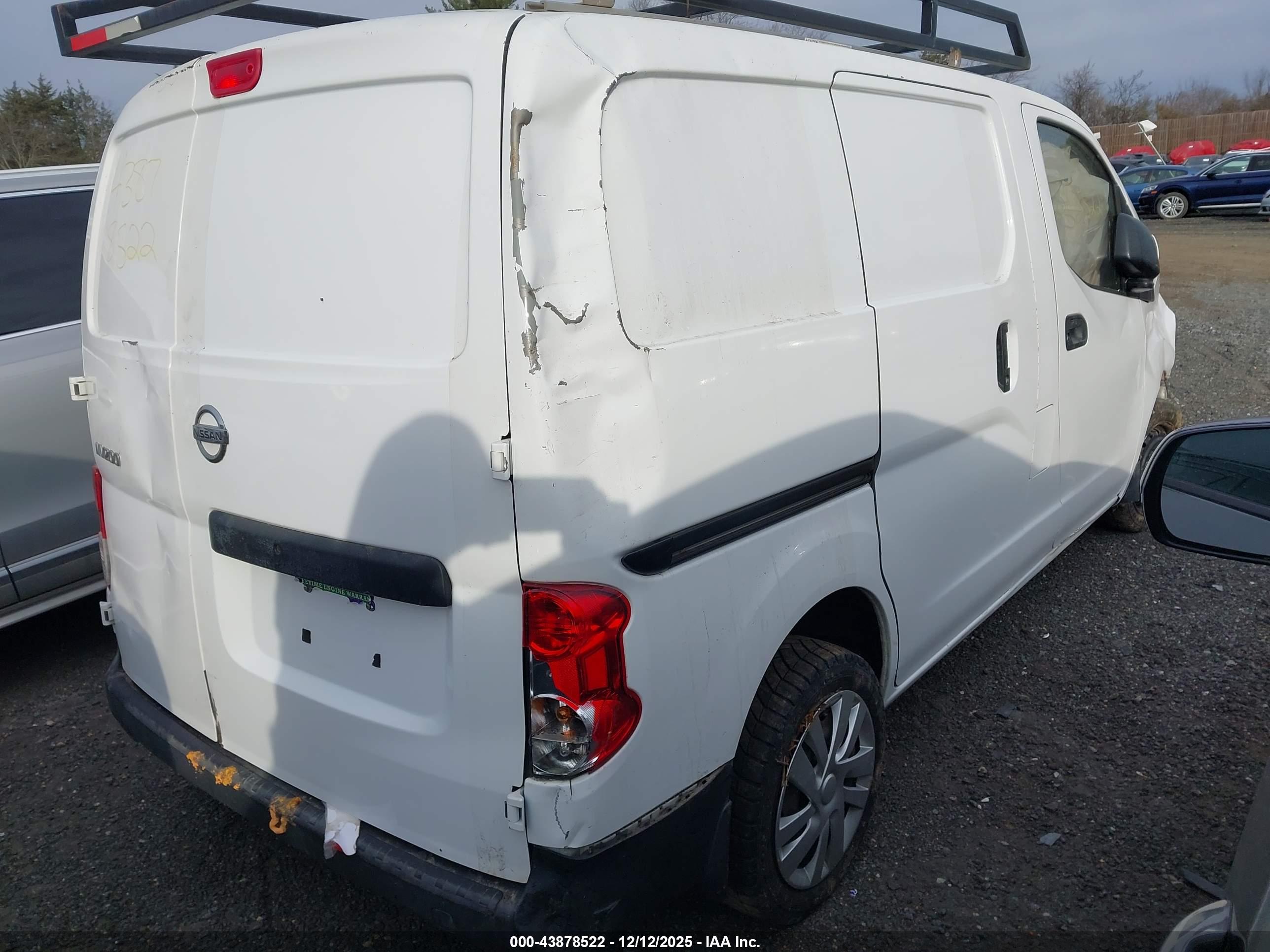 NISSAN NV200 image 4