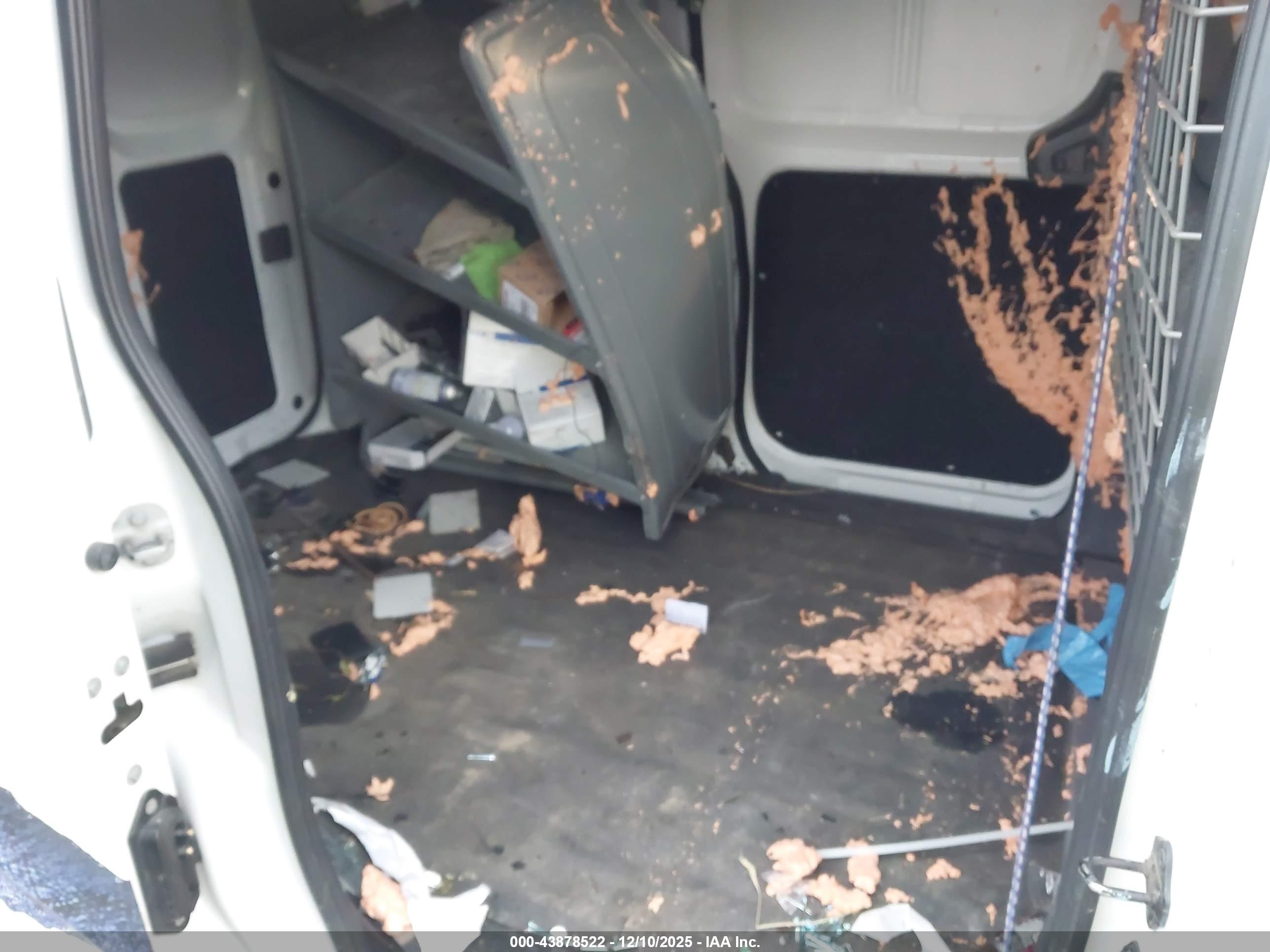 NISSAN NV200 image 8
