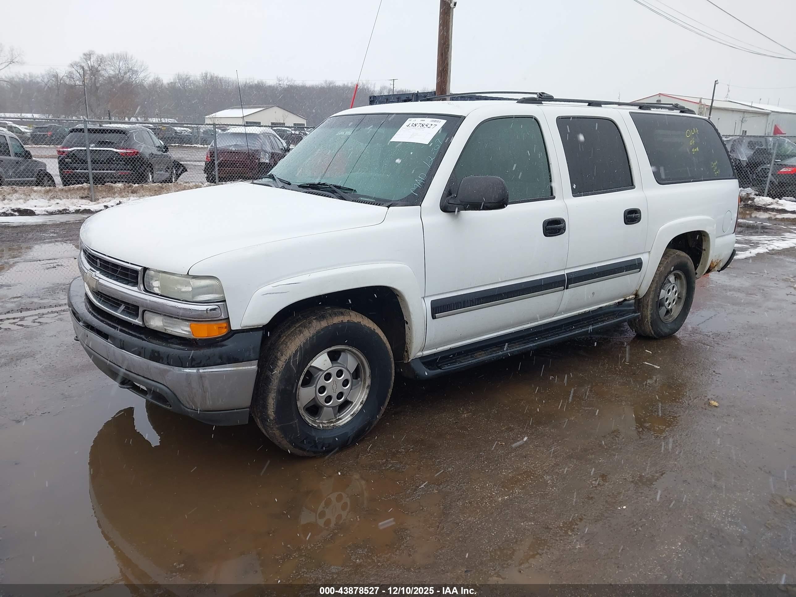 CHEVROLET SUBURBAN image 2