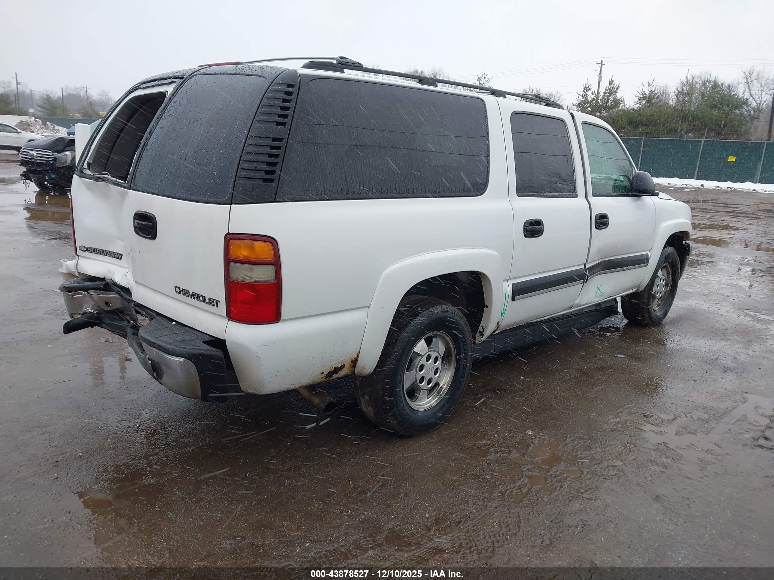 CHEVROLET SUBURBAN image 4