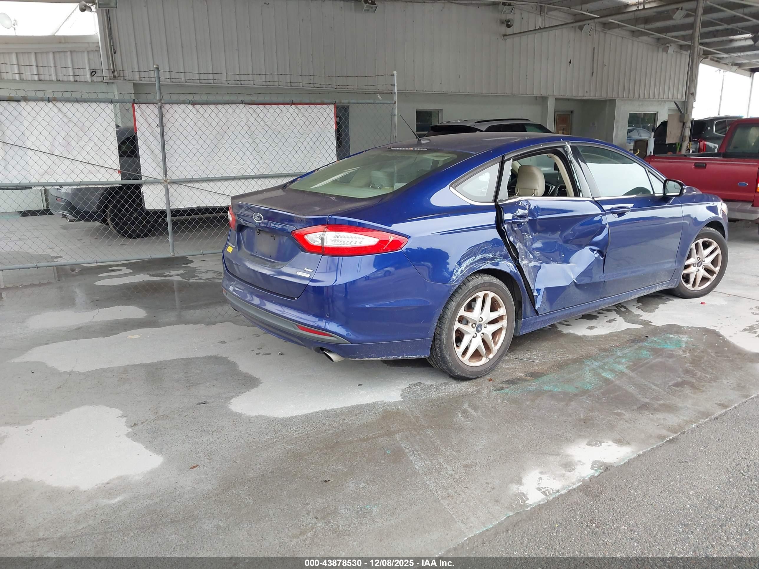 FORD FUSION image 4