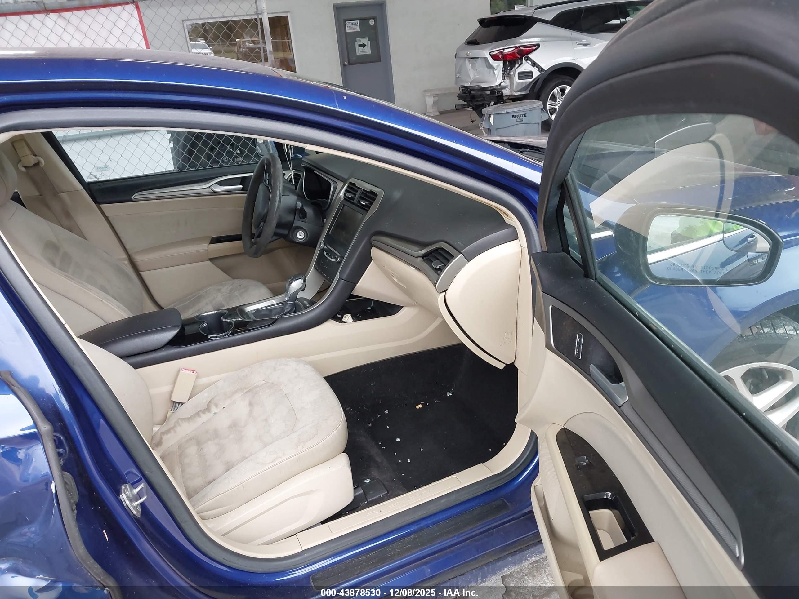 FORD FUSION image 5