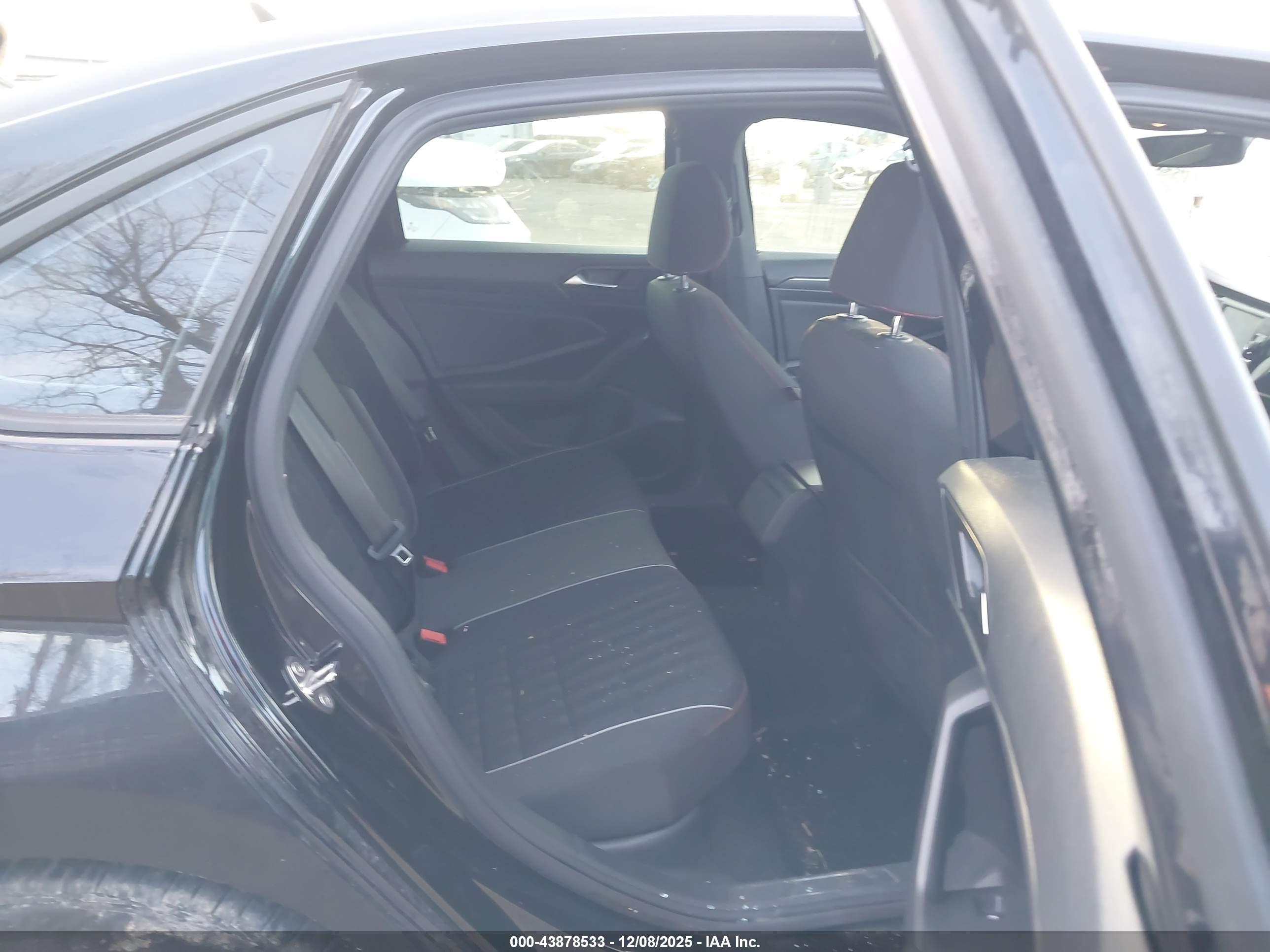 VOLKSWAGEN JETTA image 8