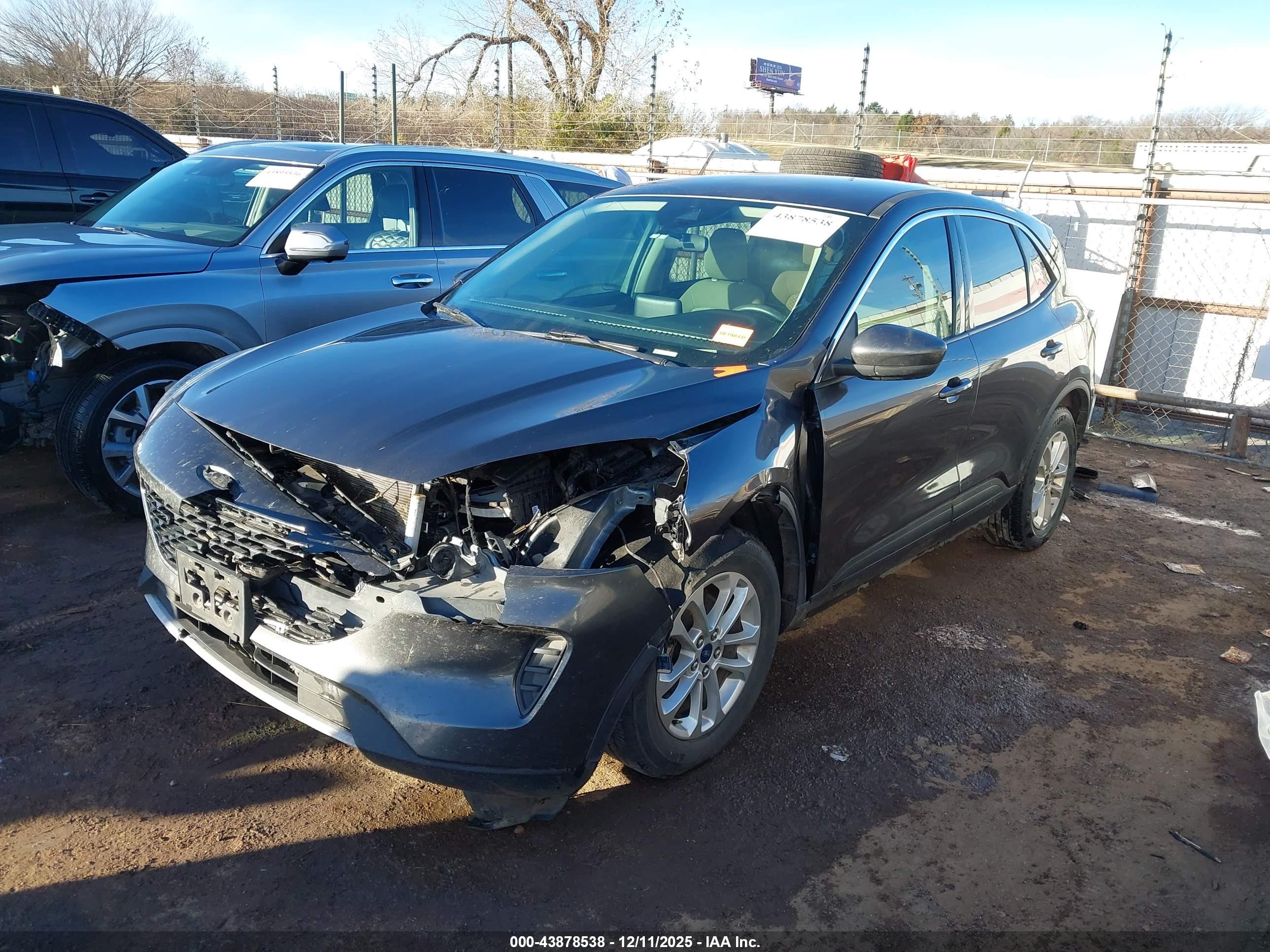 FORD ESCAPE image 2