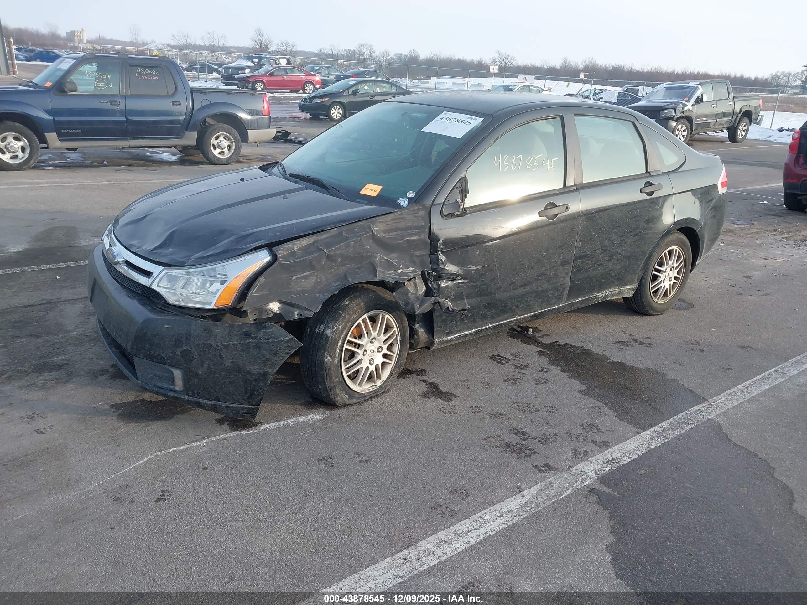 FORD FOCUS image 2