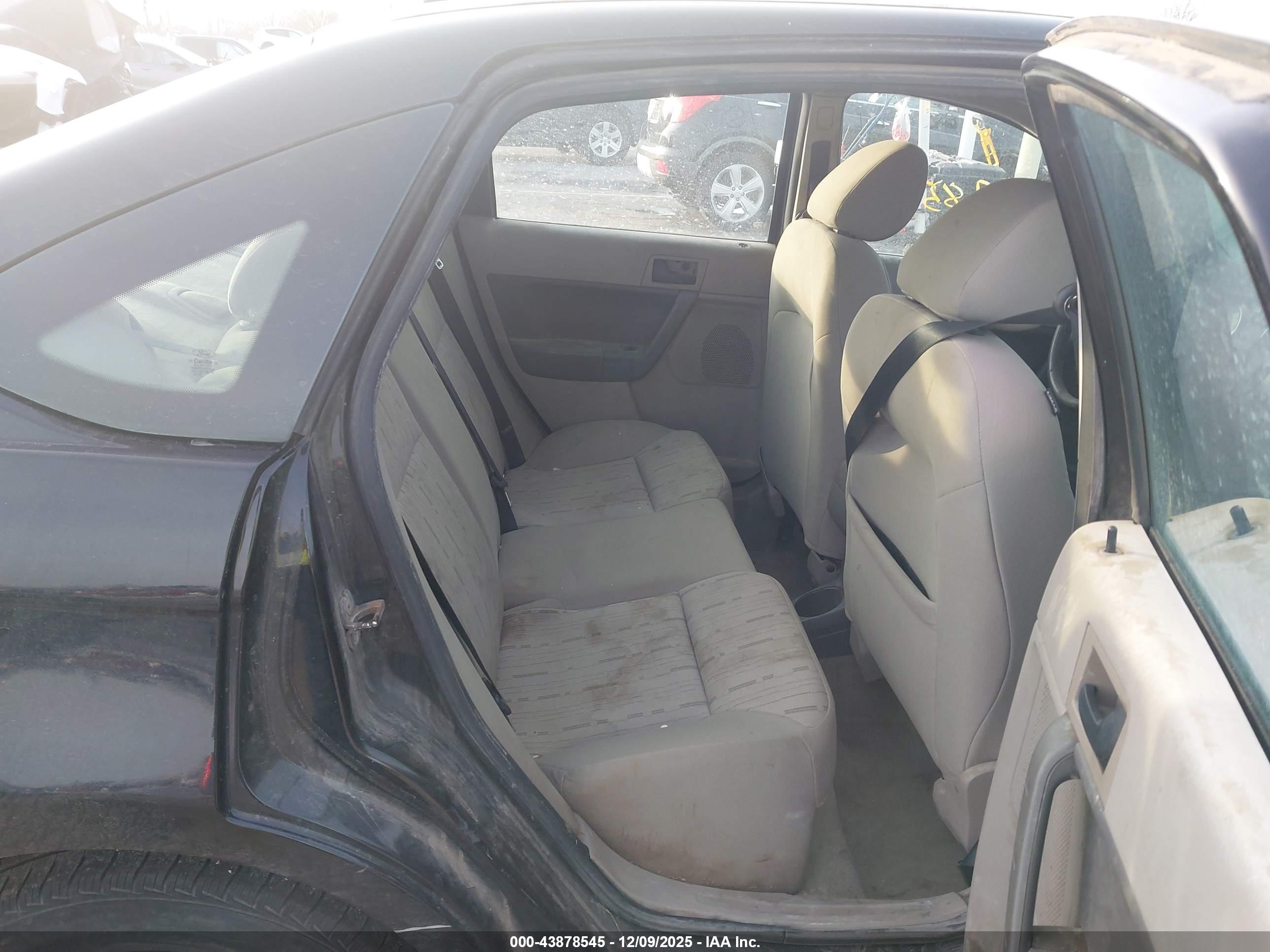 FORD FOCUS image 8