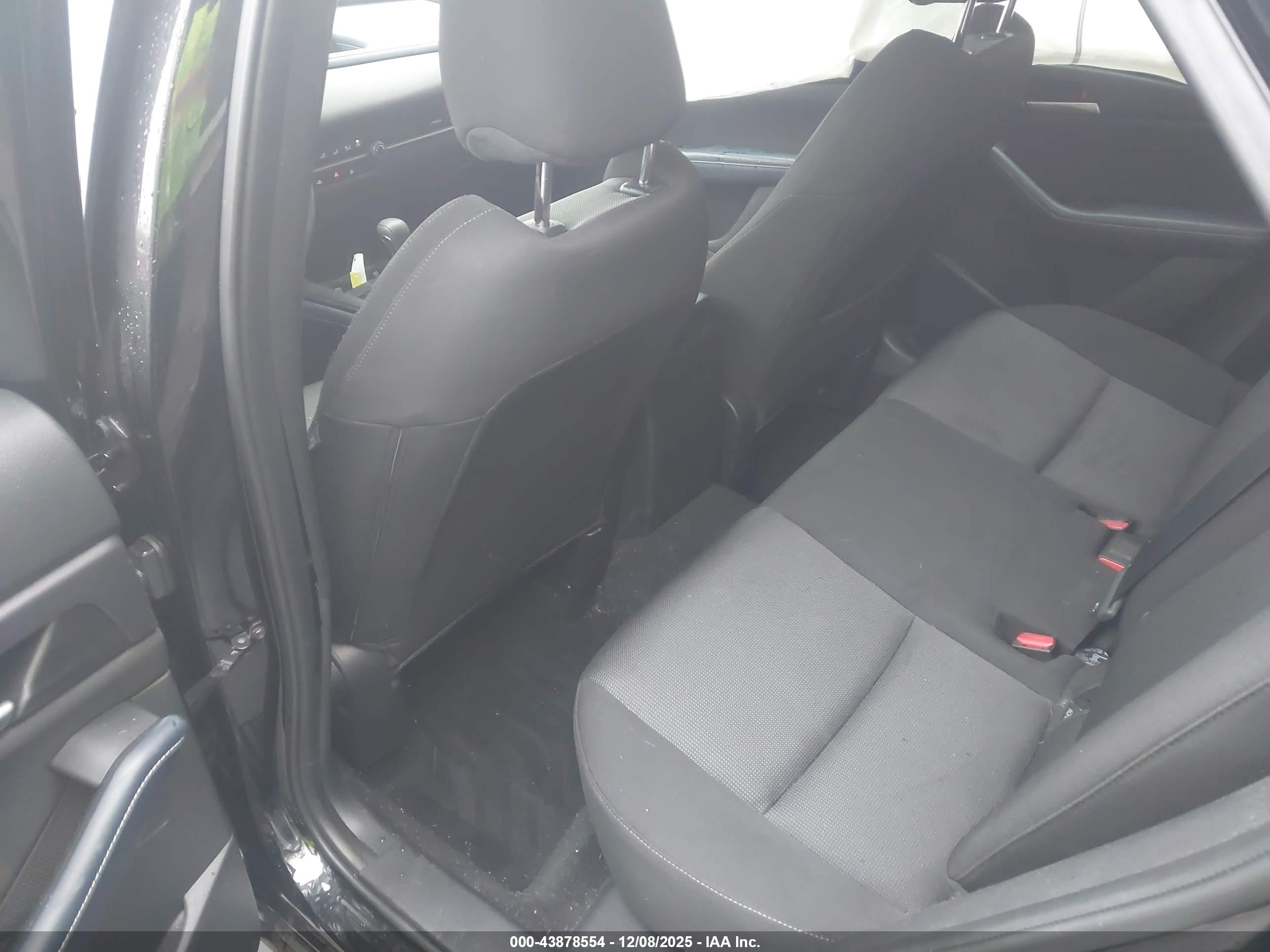 MAZDA CX-30 image 8